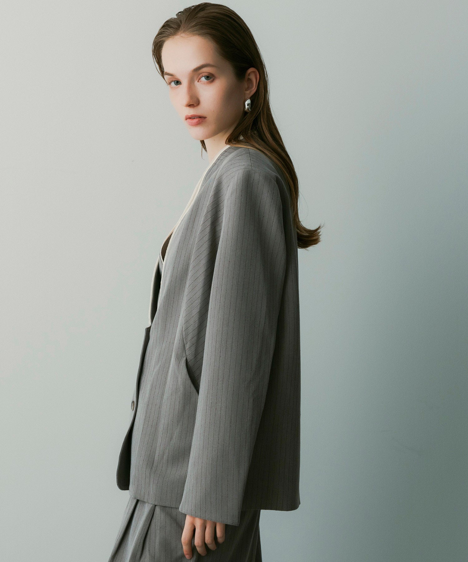 【12月中旬お届け予約商品】ストライプノーカラージャケット