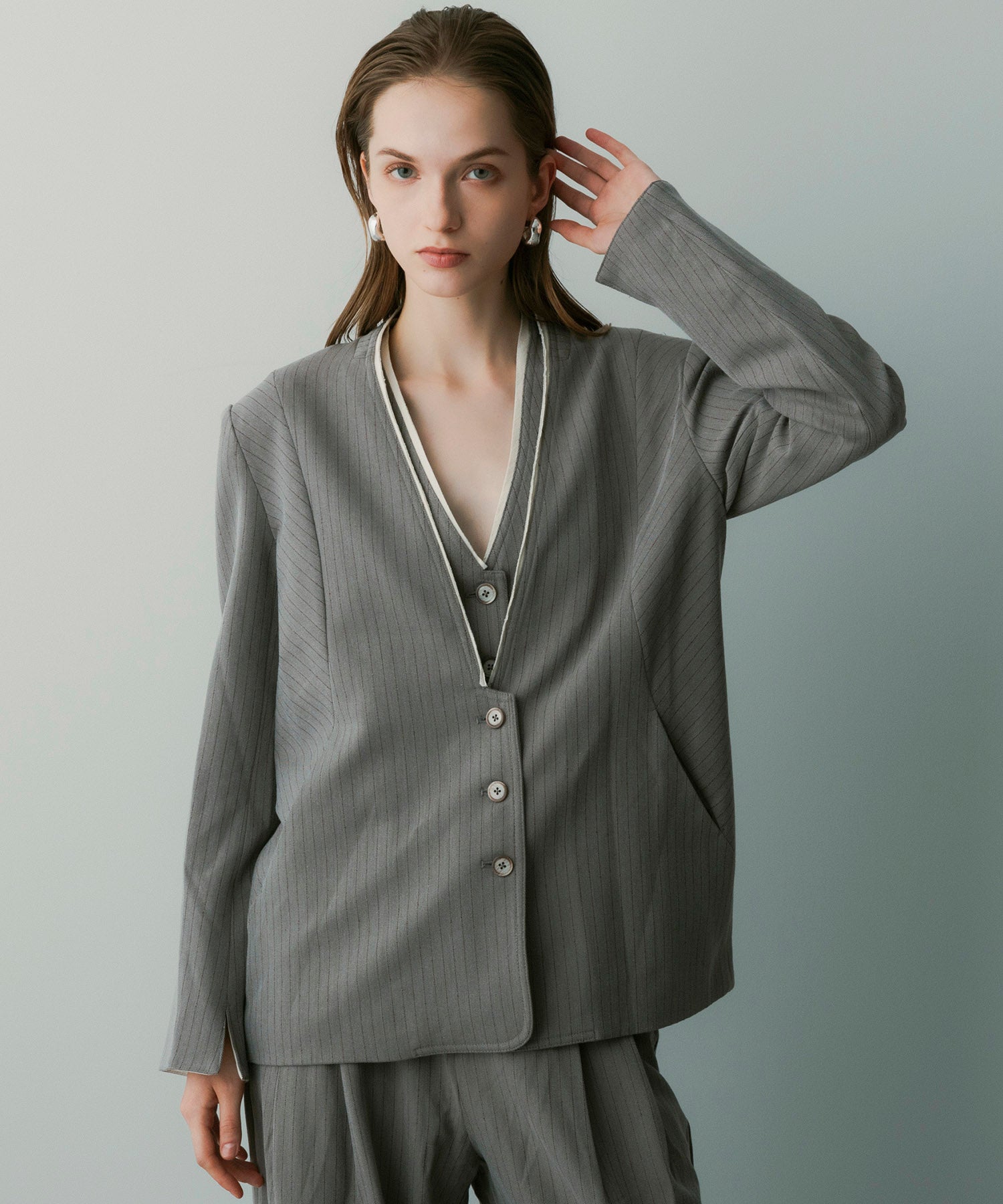 【3月中旬お届け予約商品】ストライプパイピングジレ