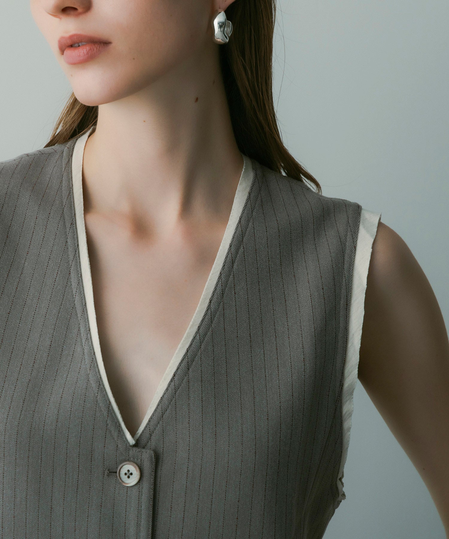 【12月中旬お届け予約商品】ストライプパイピングジレ