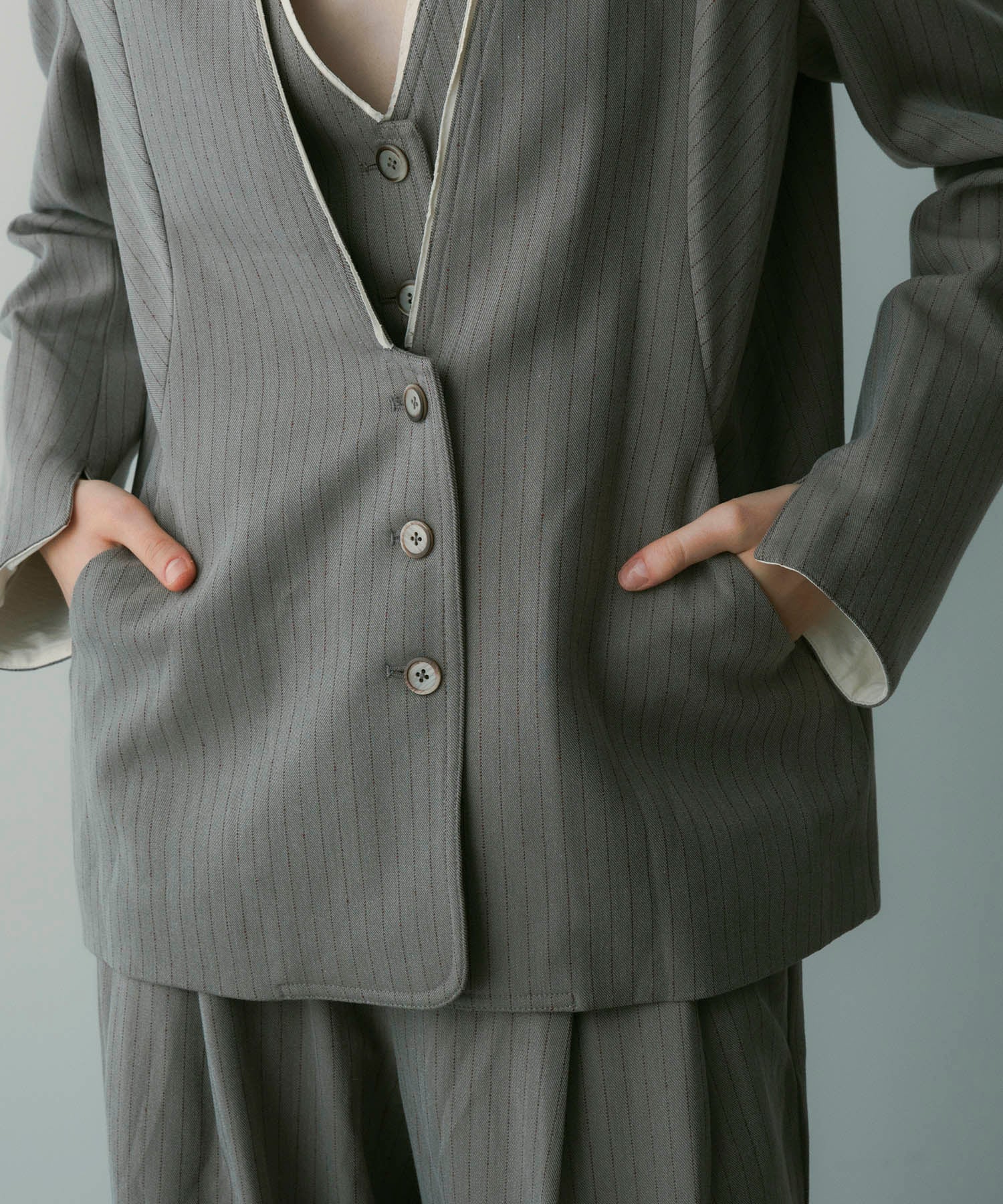 【3月中旬お届け予約商品】ストライプノーカラージャケット