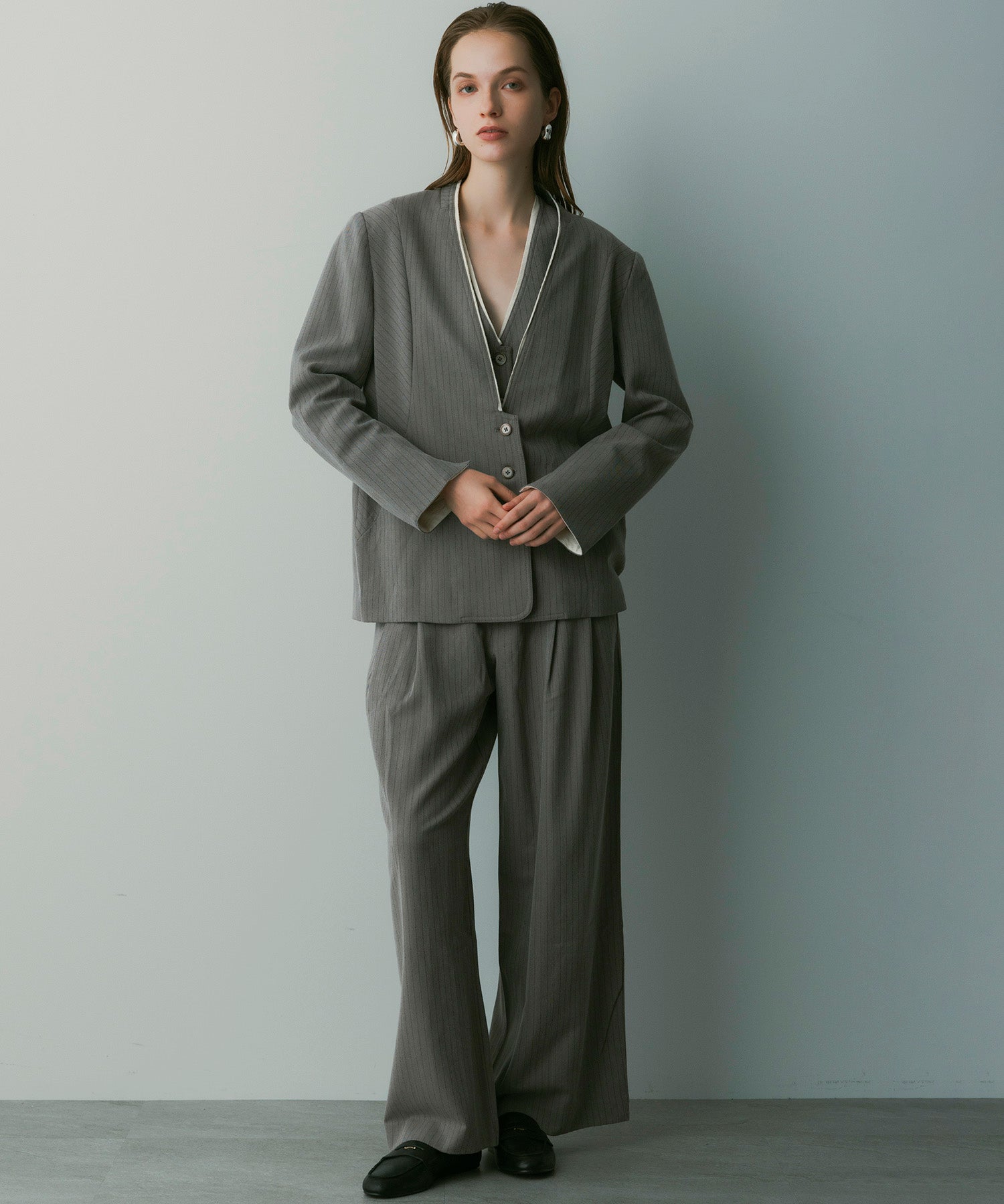 【12月中旬お届け予約商品】ストライプノーカラージャケット