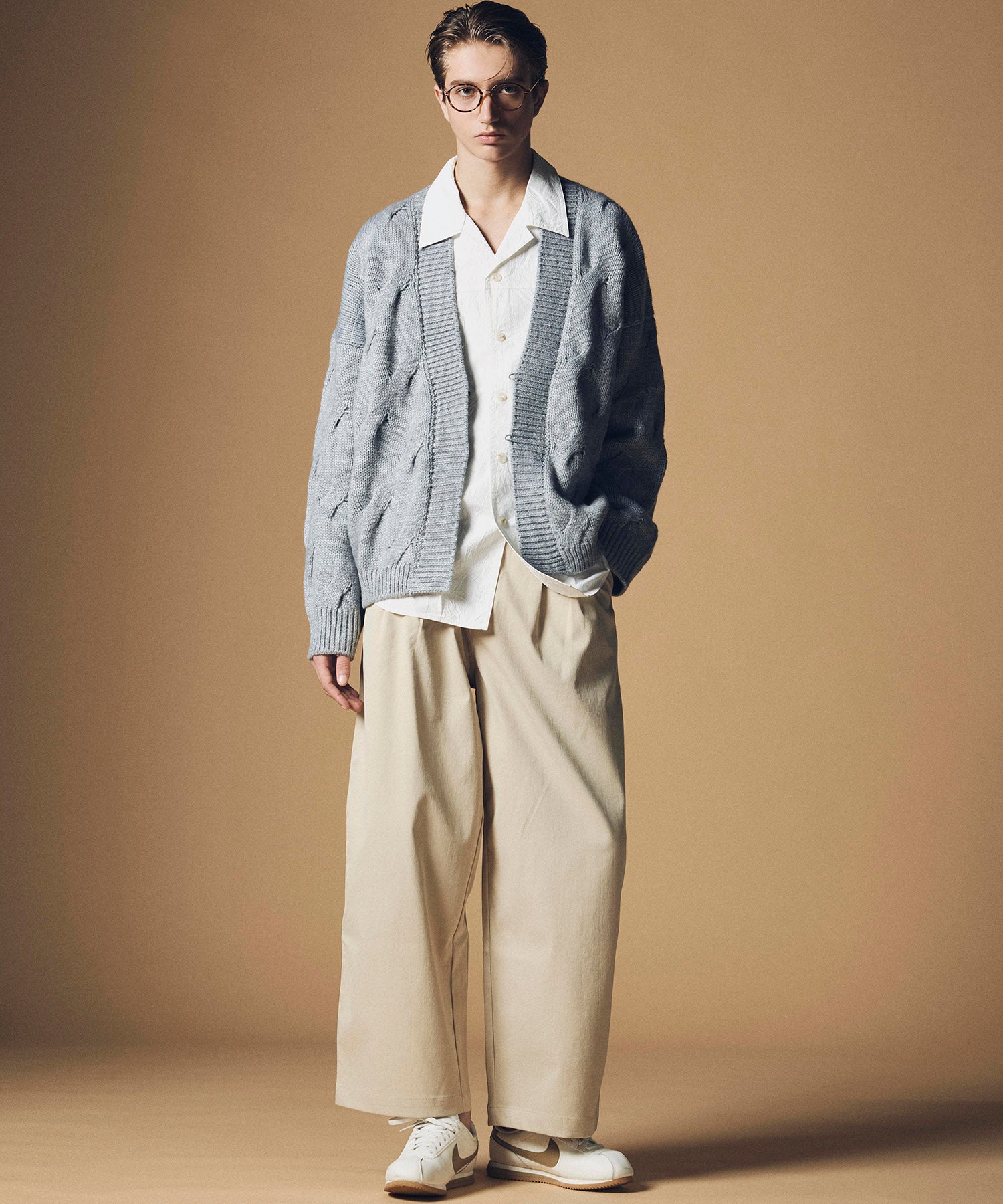 【12月上旬お届け予約商品】ケーブル透かし編み Vネックカーディガン