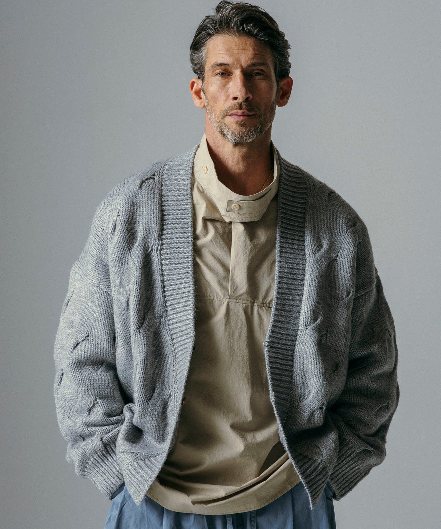 【12月上旬お届け予約商品】ケーブル透かし編み Vネックカーディガン