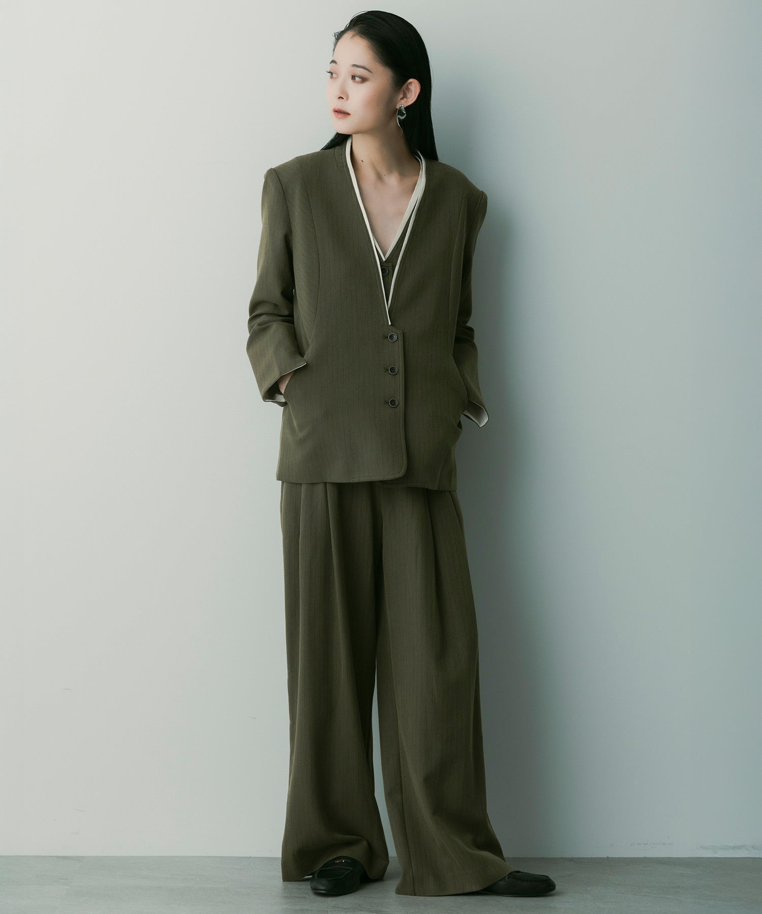 【3月中旬お届け予約商品】ストライプワイドタックスラックス