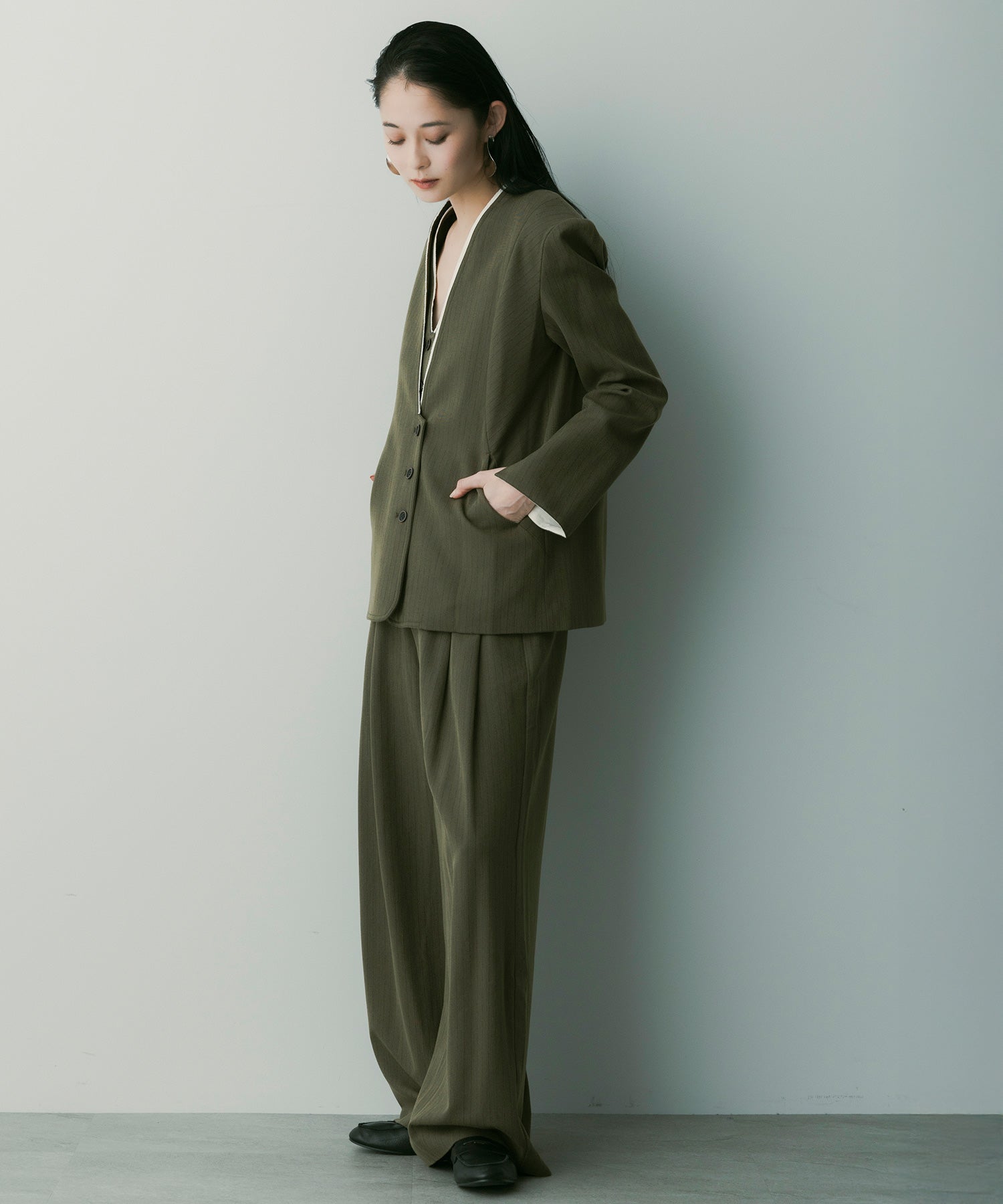 【3月中旬お届け予約商品】ストライプワイドタックスラックス