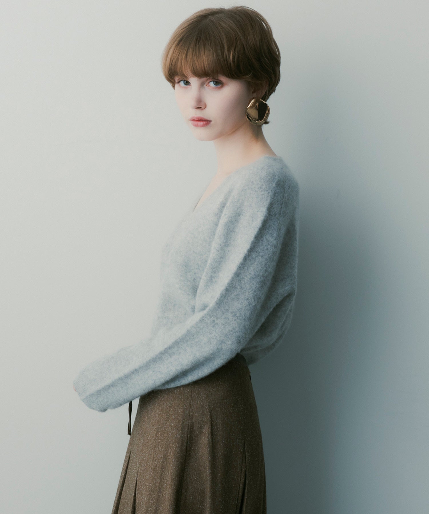 カシミヤブレンドVネックニット