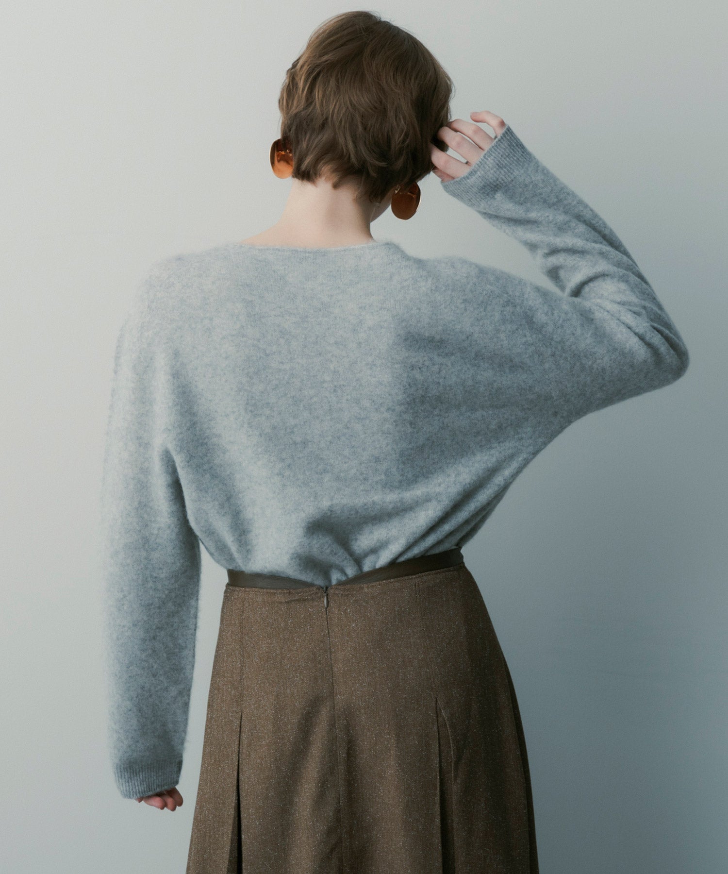 カシミヤブレンドVネックニット