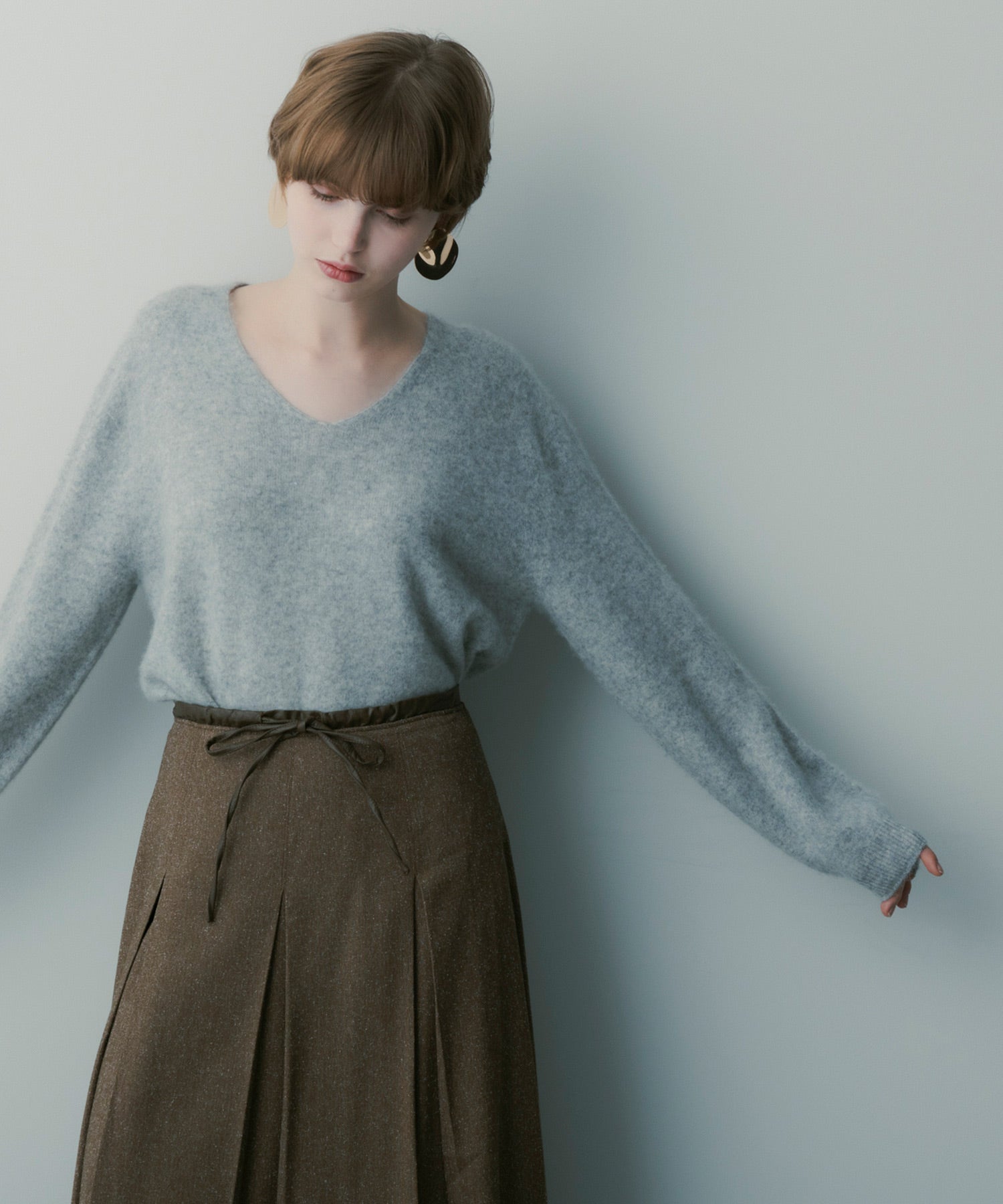 カシミヤブレンドVネックニット