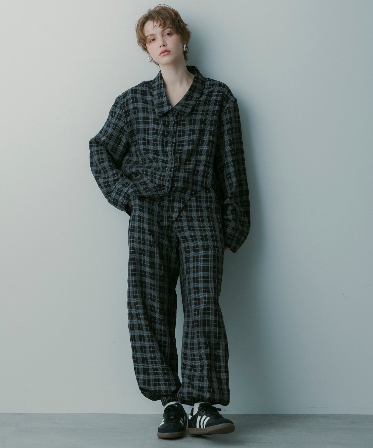 カットデザイン チェックシャツ