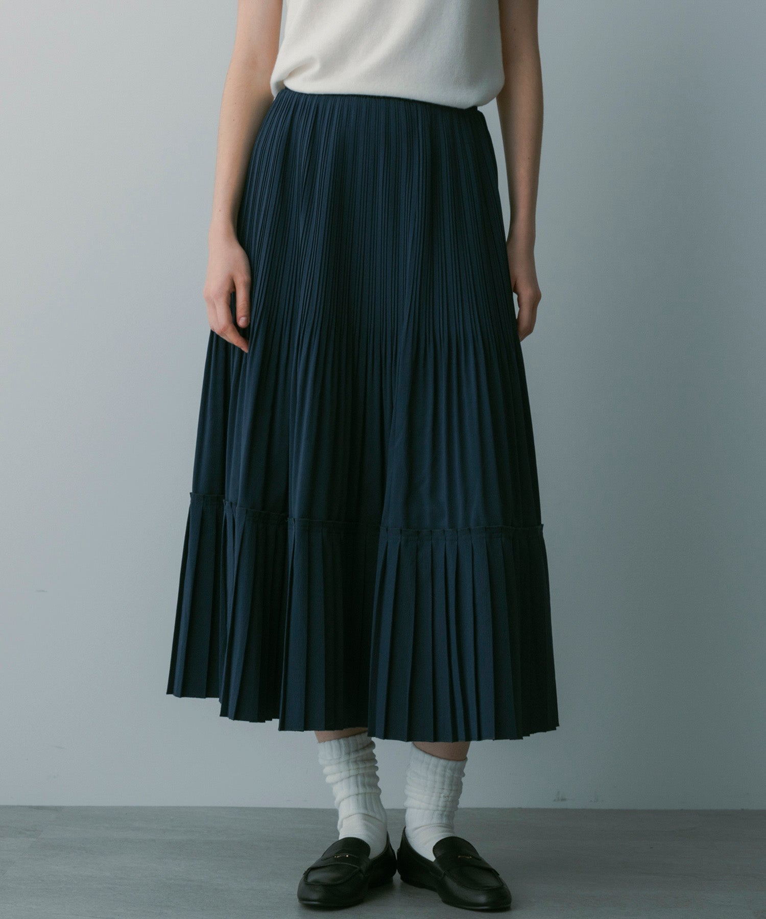 プリーツミディスカート