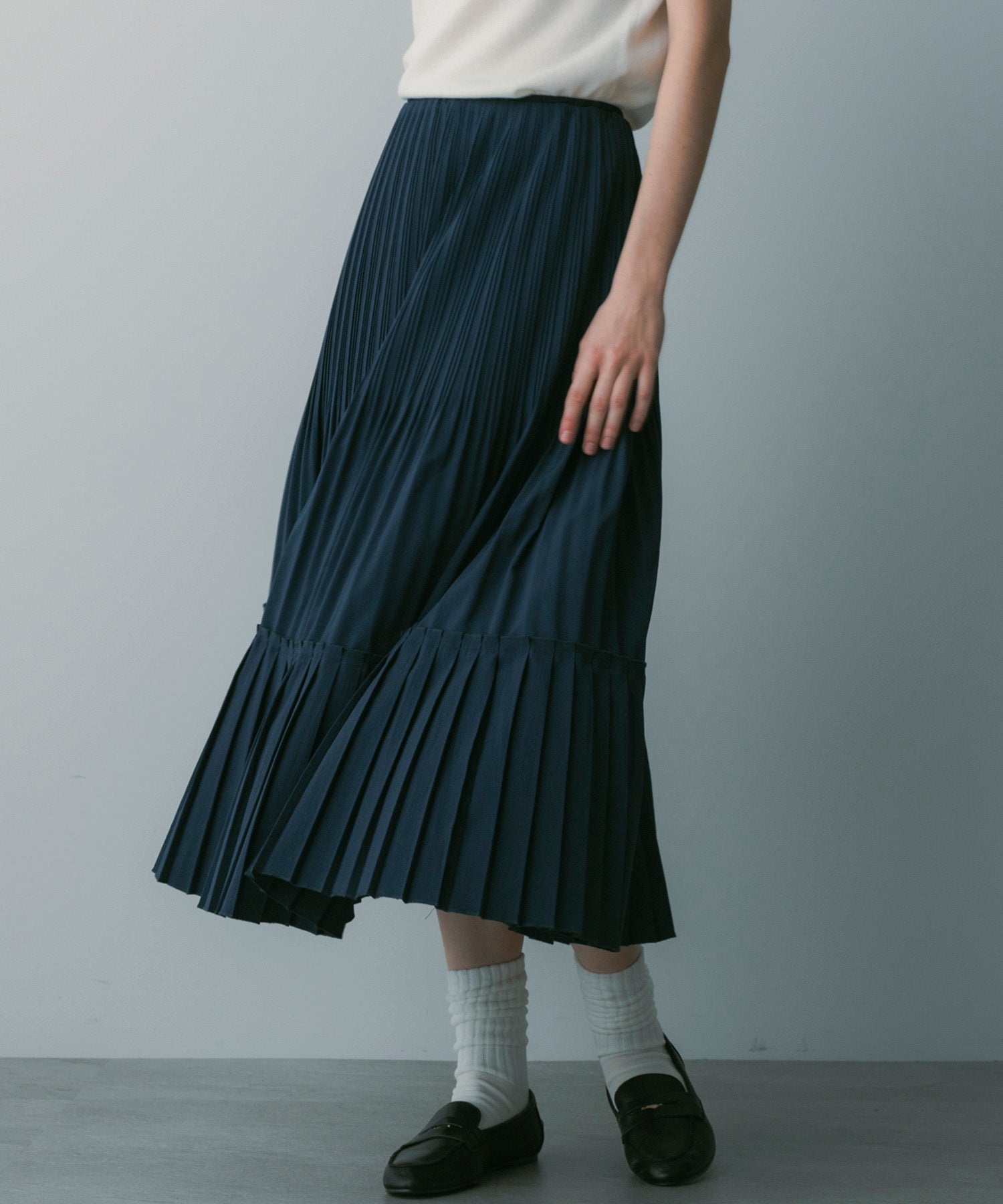 プリーツミディスカート