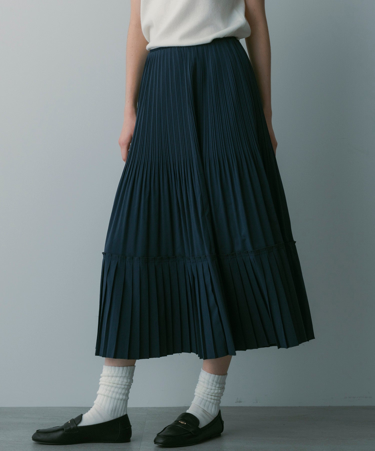 プリーツミディスカート