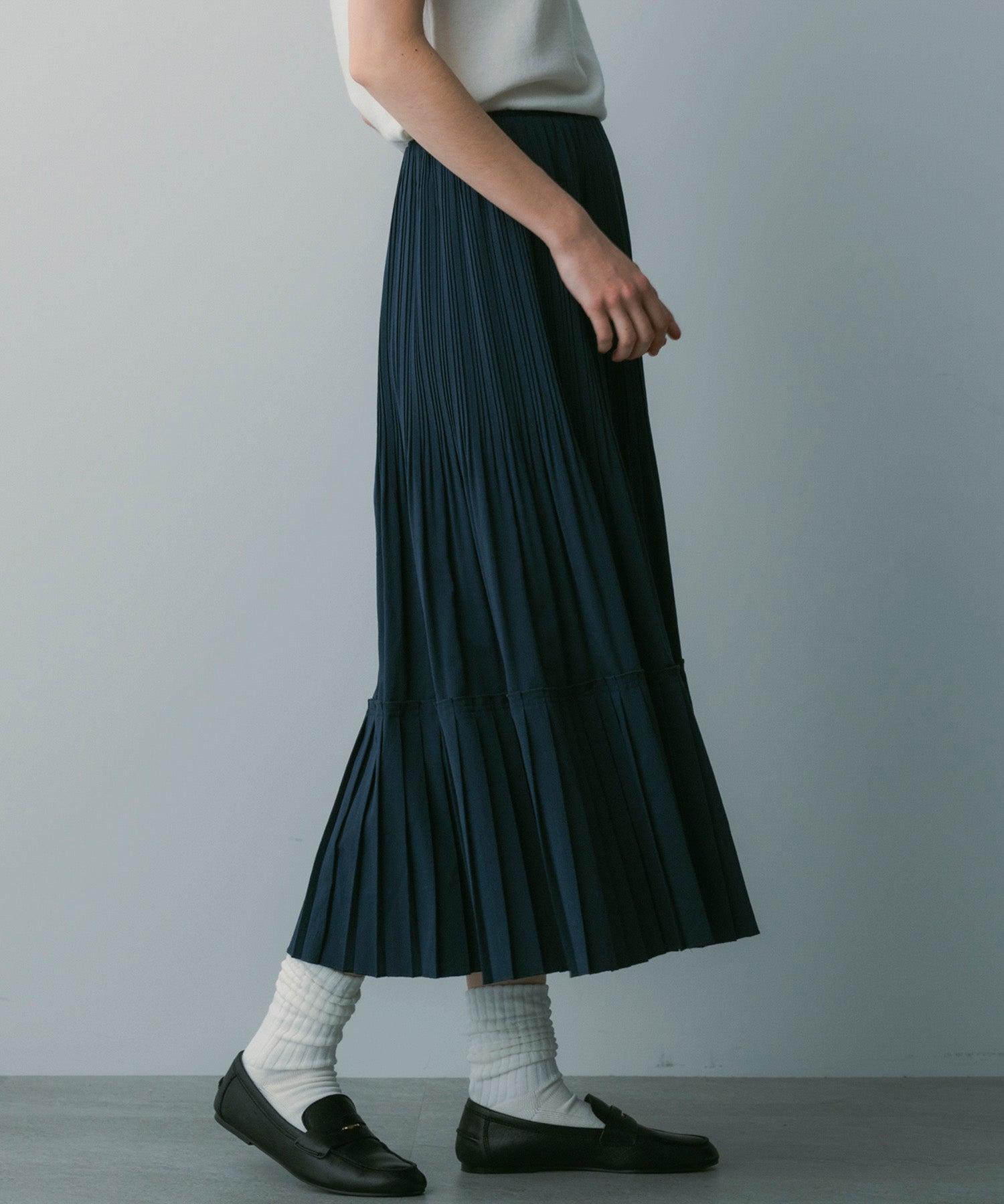 プリーツミディスカート
