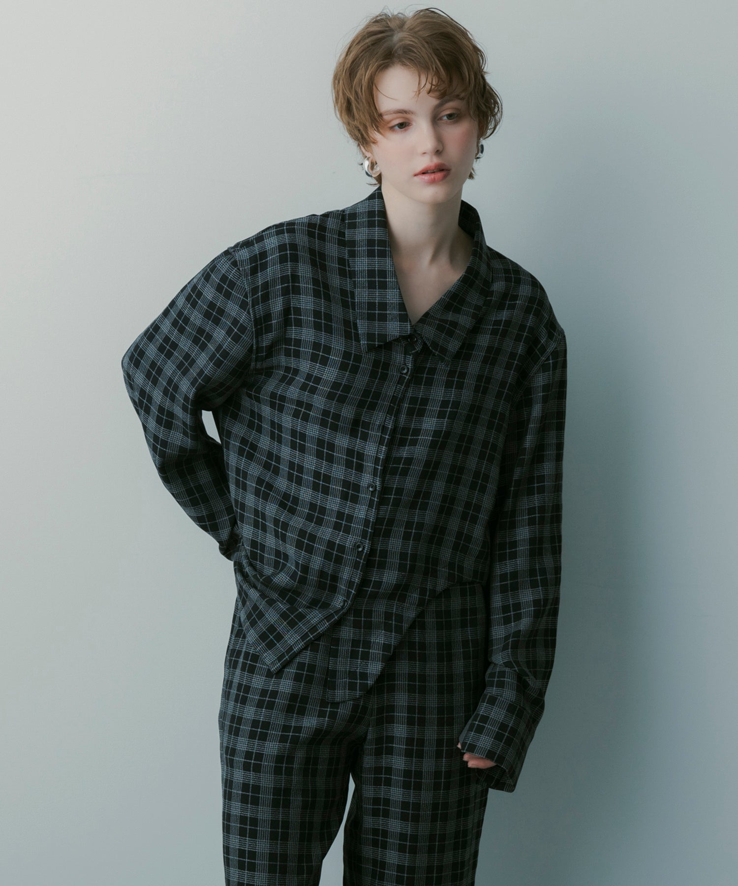 カットデザイン チェックシャツ