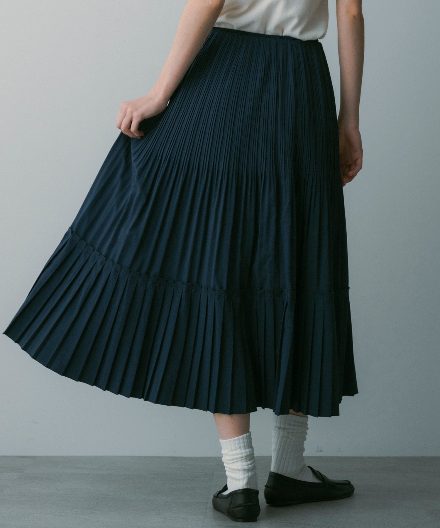 プリーツミディスカート