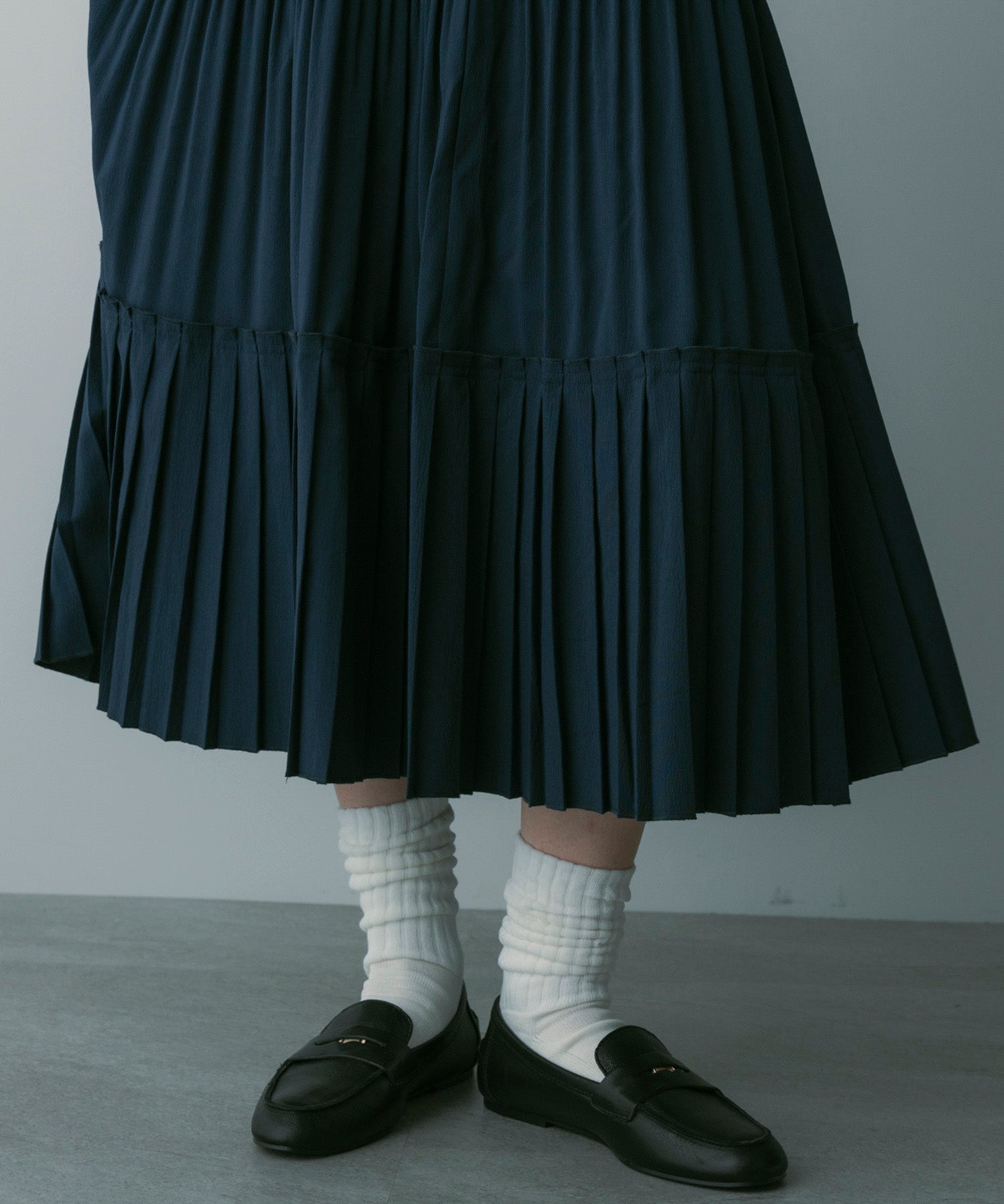 プリーツミディスカート