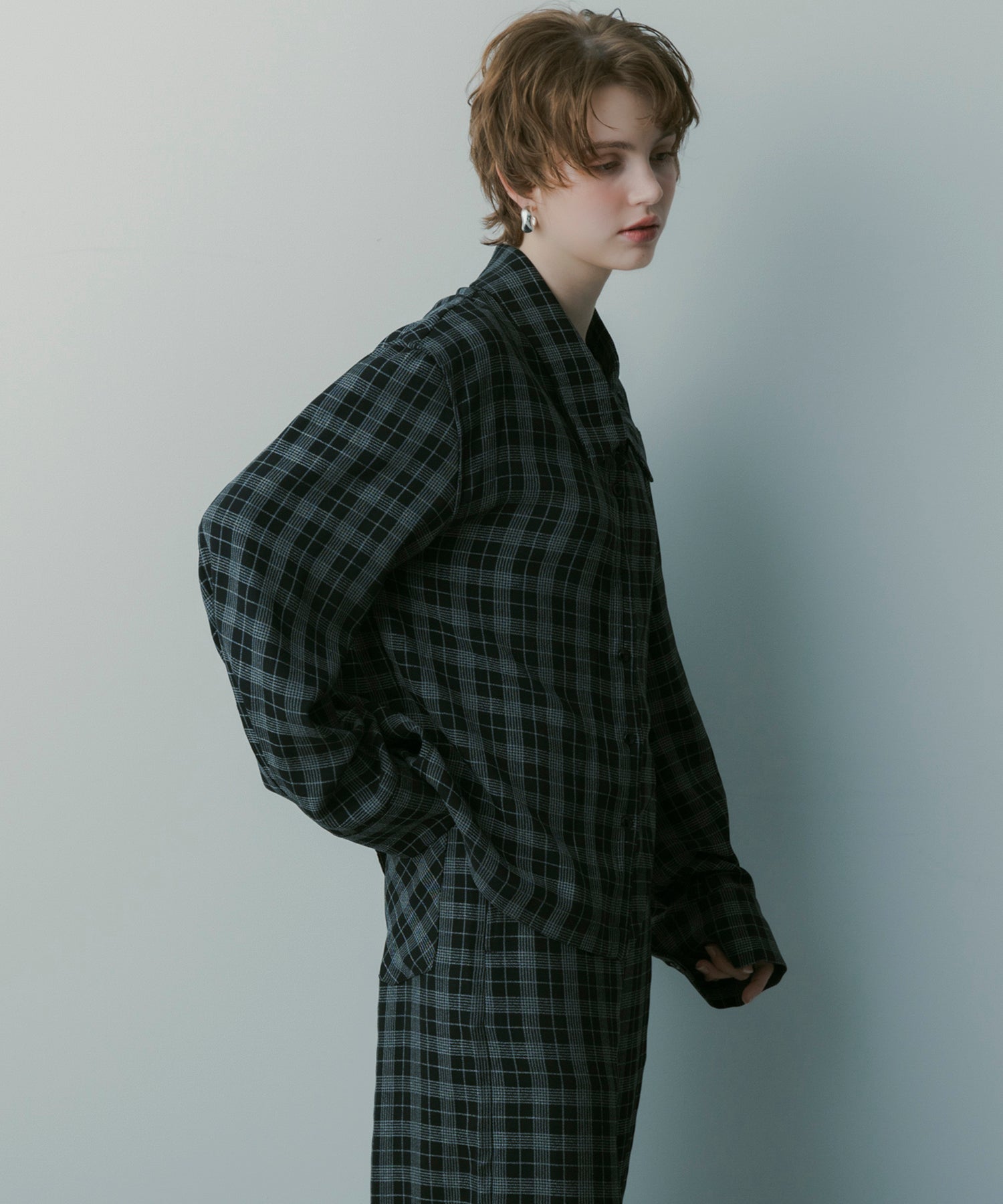 カットデザイン チェックシャツ