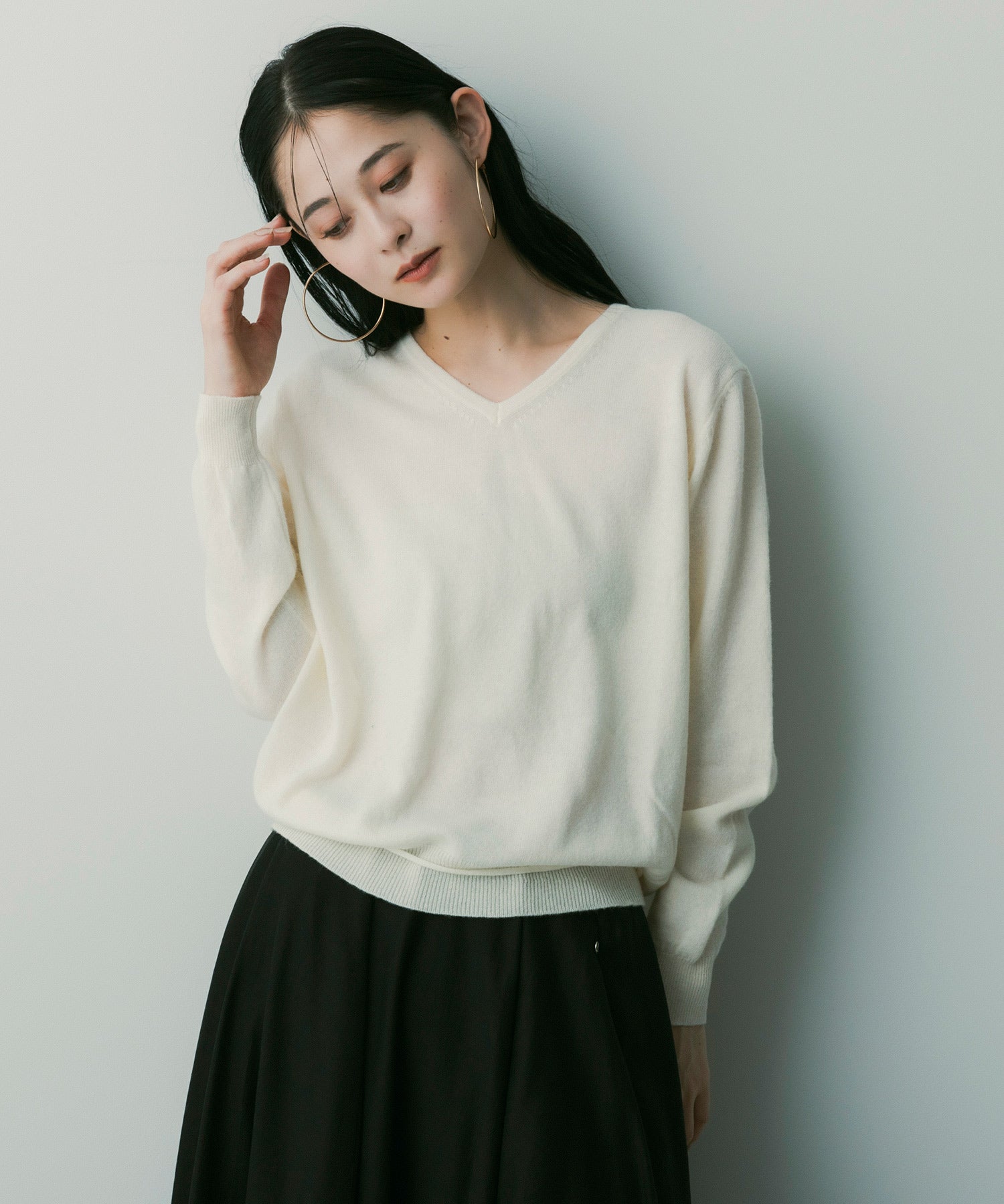 カシミヤブレンドVネックニット