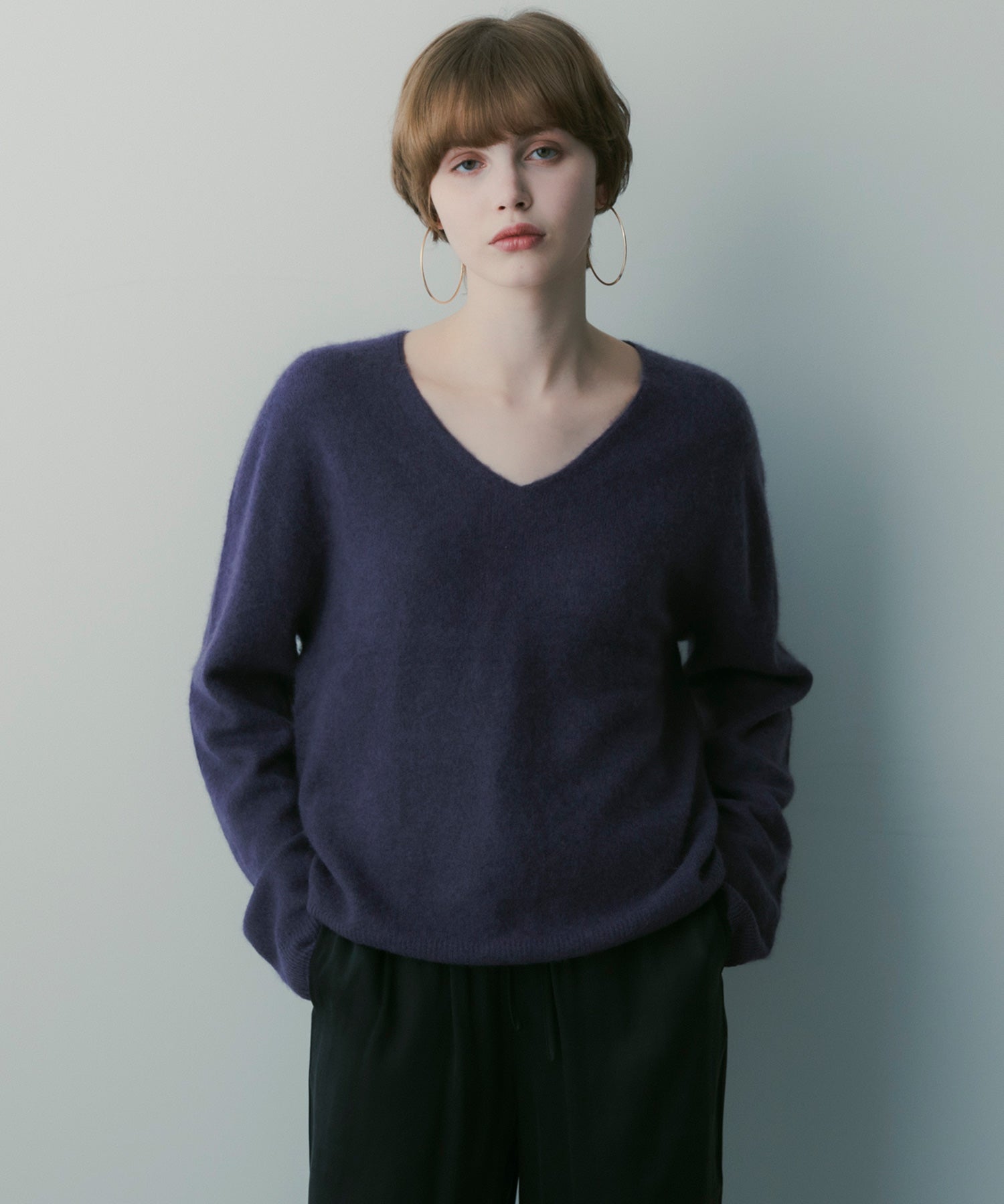 【12月上旬お届け予約商品】カシミヤブレンドVネックニット