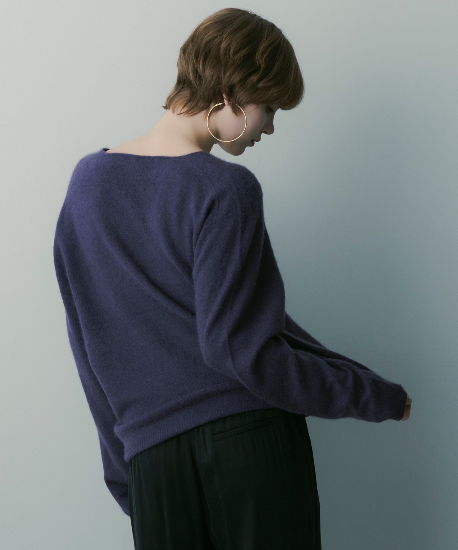 【12月上旬お届け予約商品】カシミヤブレンドVネックニット