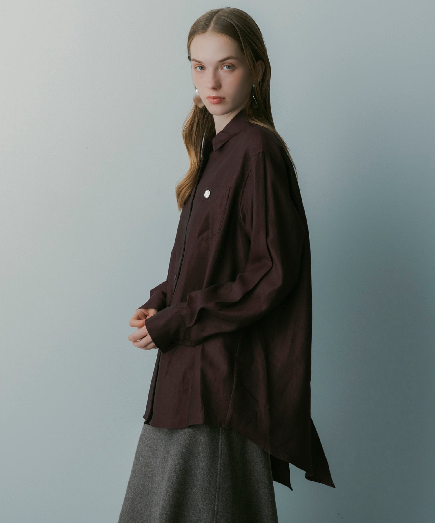 カットワークサテンブラウス