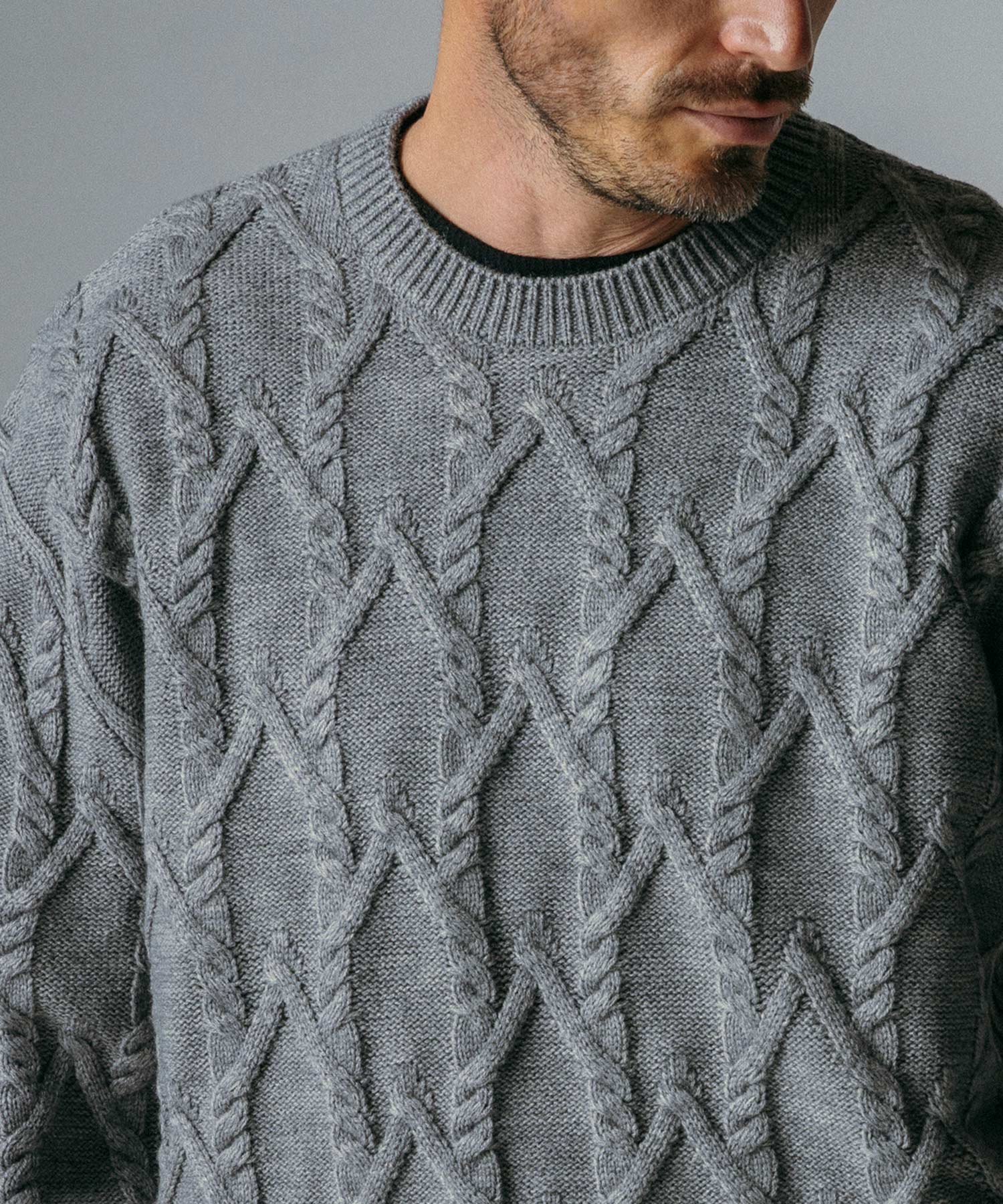 ケーブル編み クルーネックニットプルオーバー