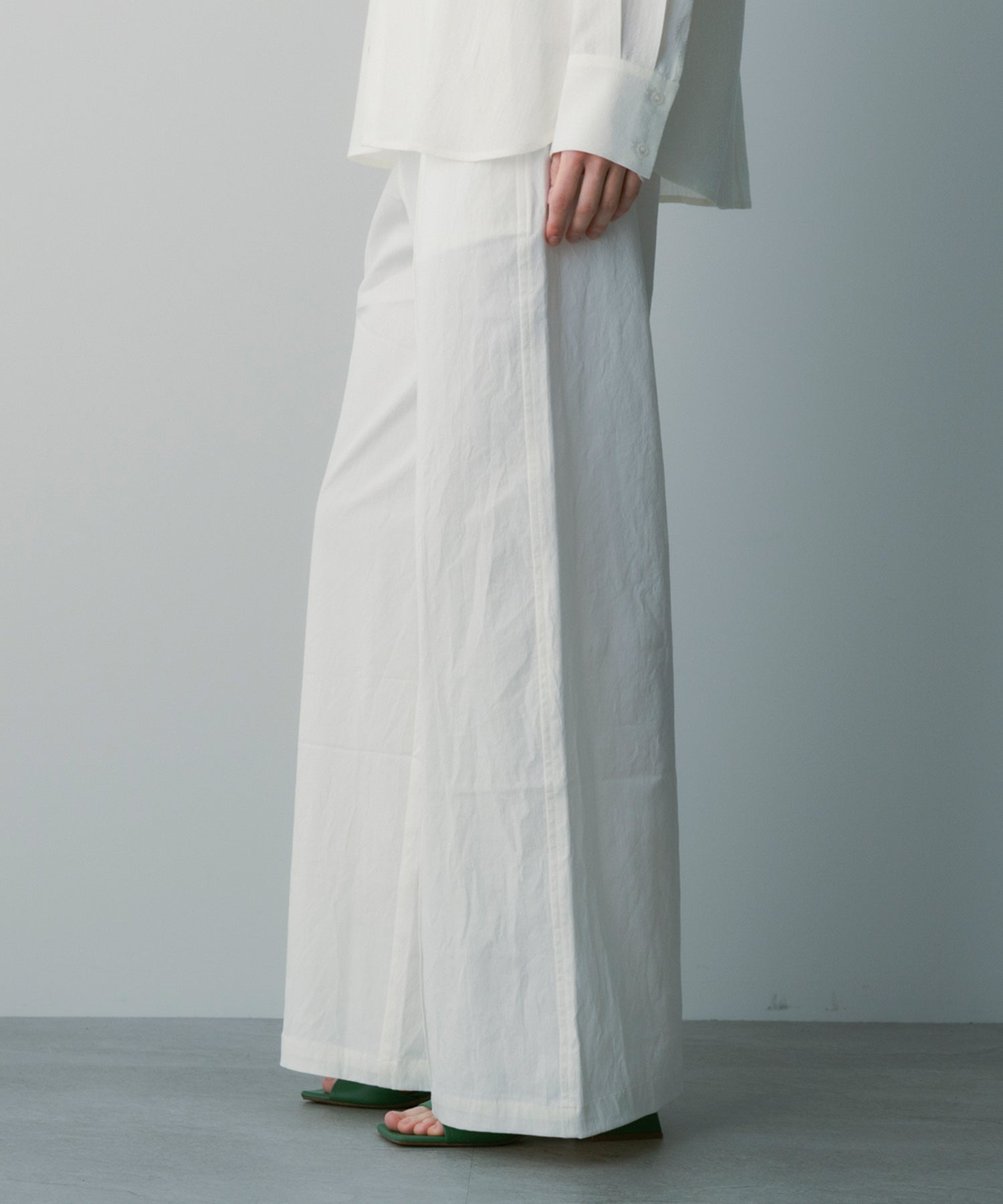 ホワイトワイドパンツ