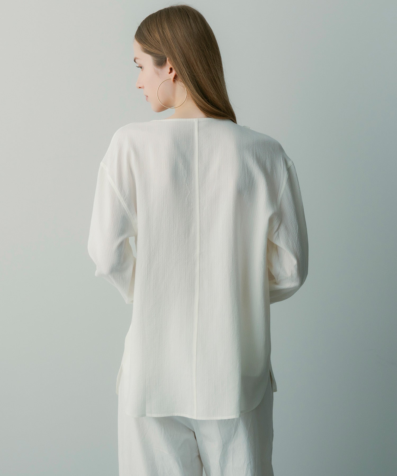 【12月中旬お届け予約商品】ゴールドチップデザインブラウス