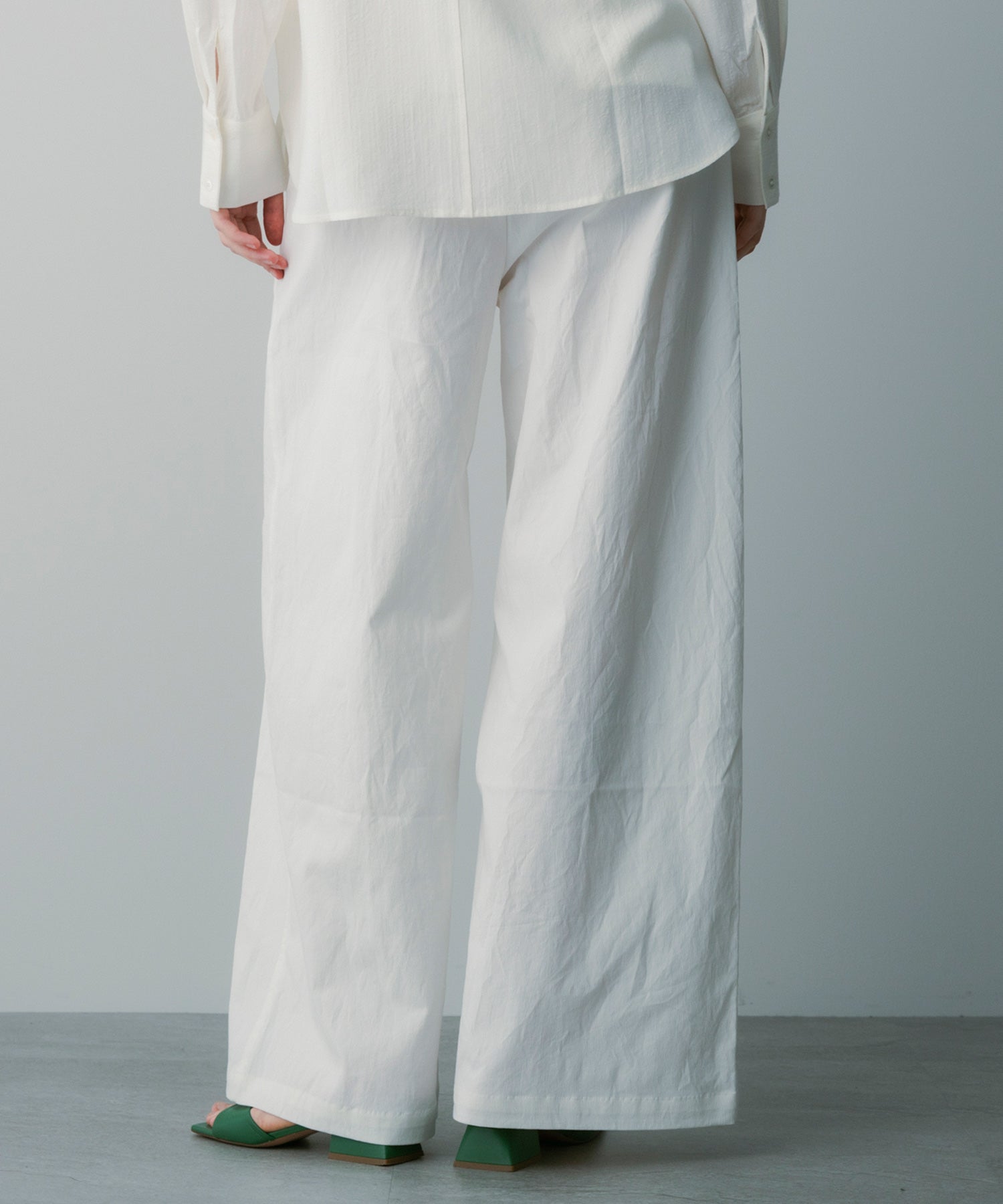 ホワイトワイドパンツ