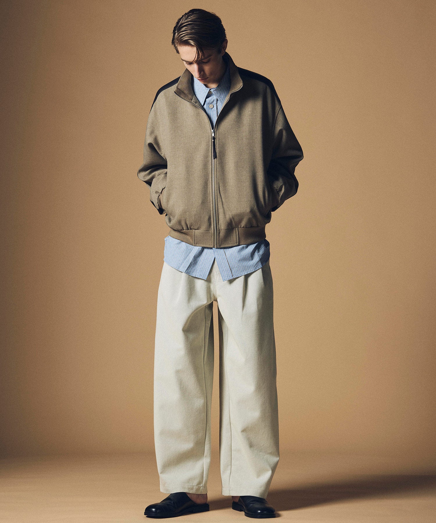 ハイウエスト ツータックワイドパンツ