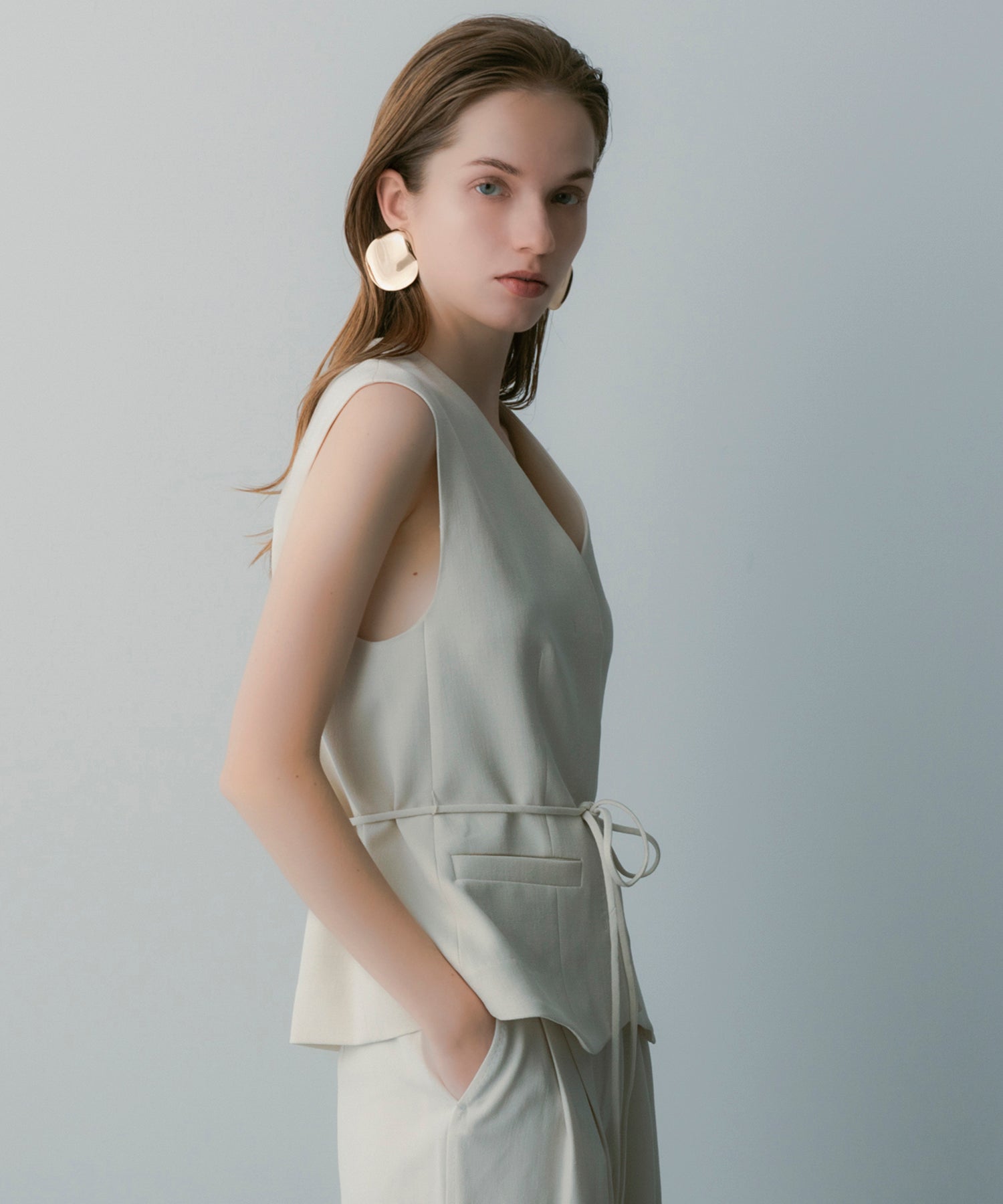 【3月中旬お届け予約商品】ノーカラー Vネックジレ