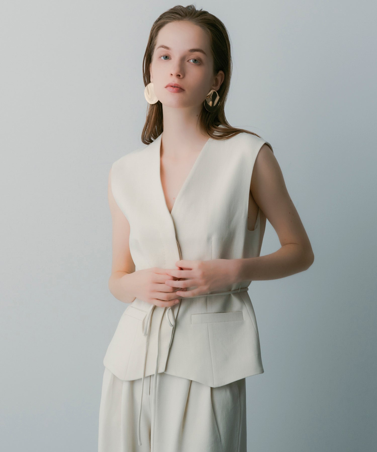 【3月中旬お届け予約商品】ノーカラー Vネックジレ