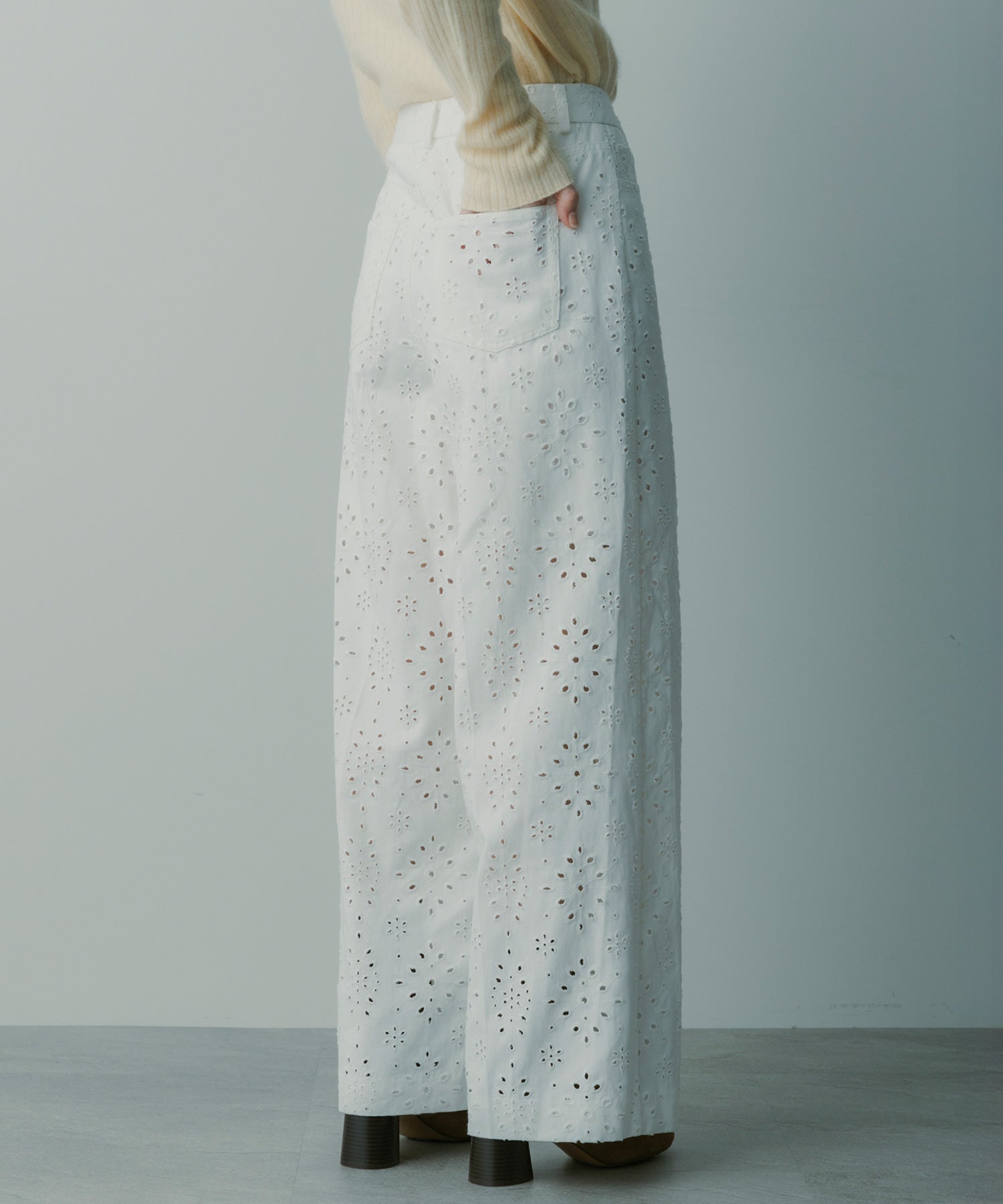 アイレットレース ワイドパンツ