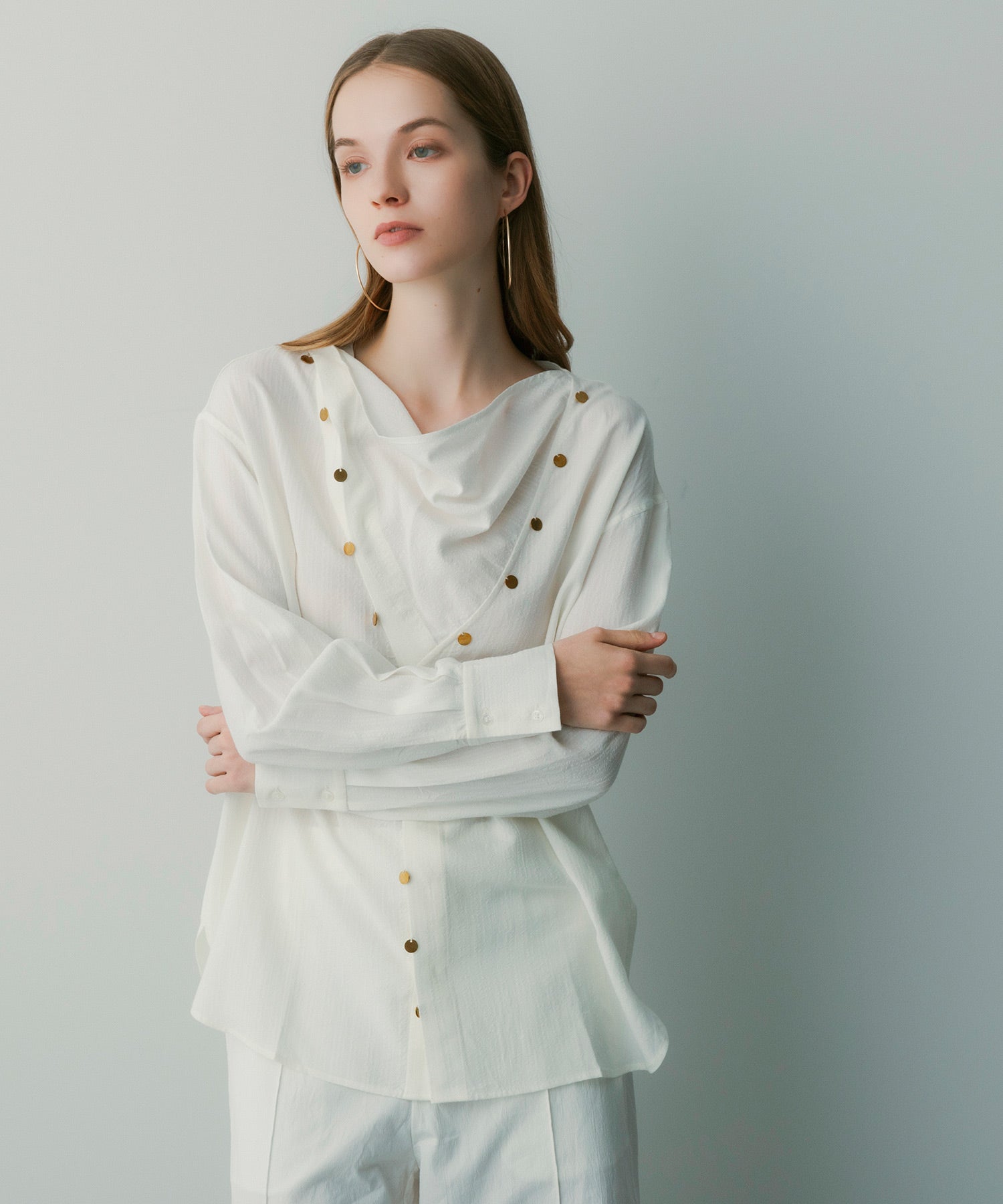 【12月中旬お届け予約商品】ゴールドチップデザインブラウス