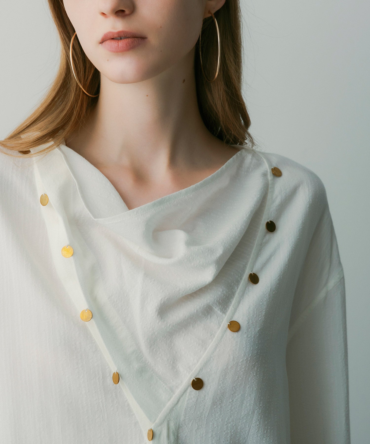 【12月中旬お届け予約商品】ゴールドチップデザインブラウス