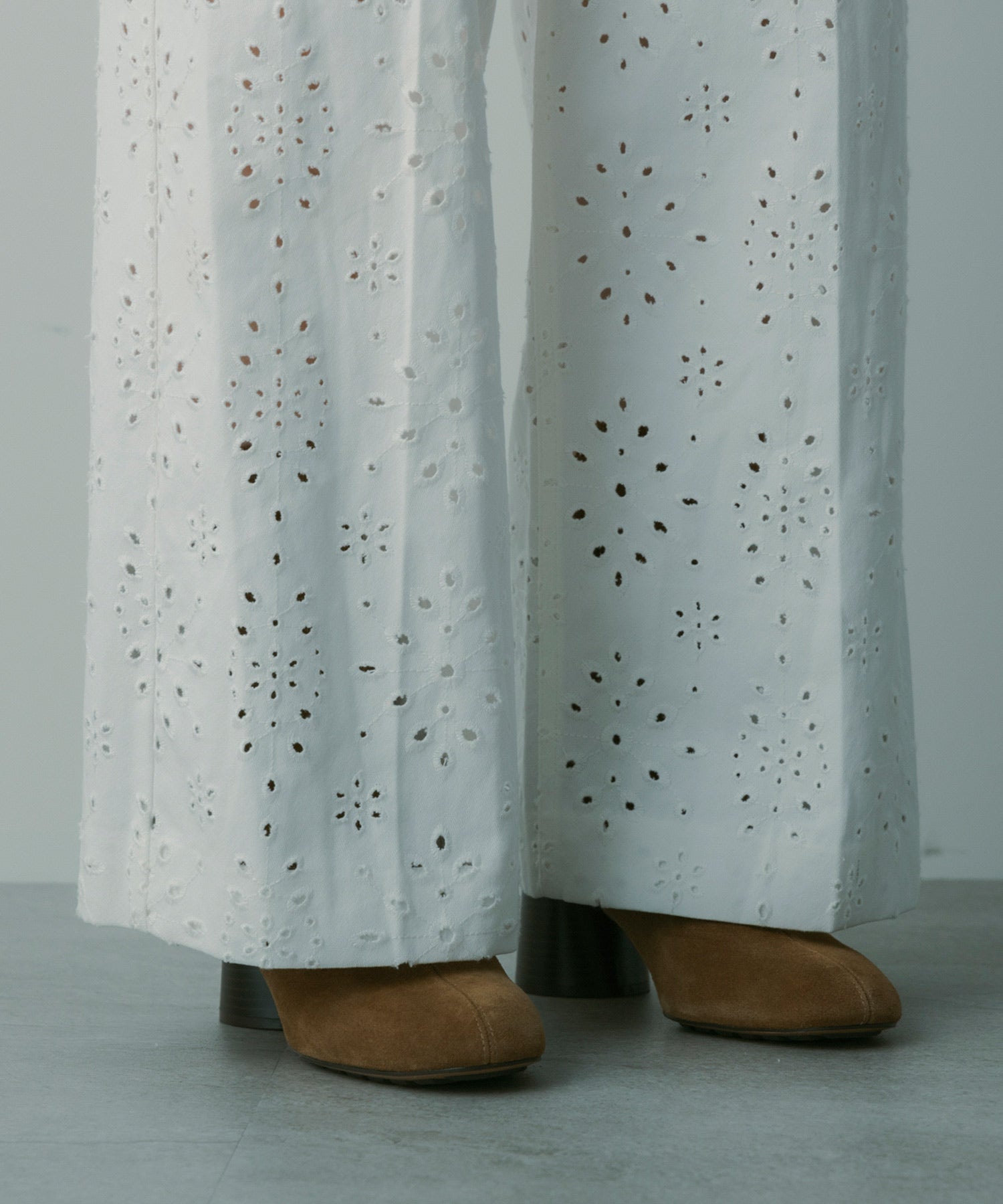 アイレットレース ワイドパンツ