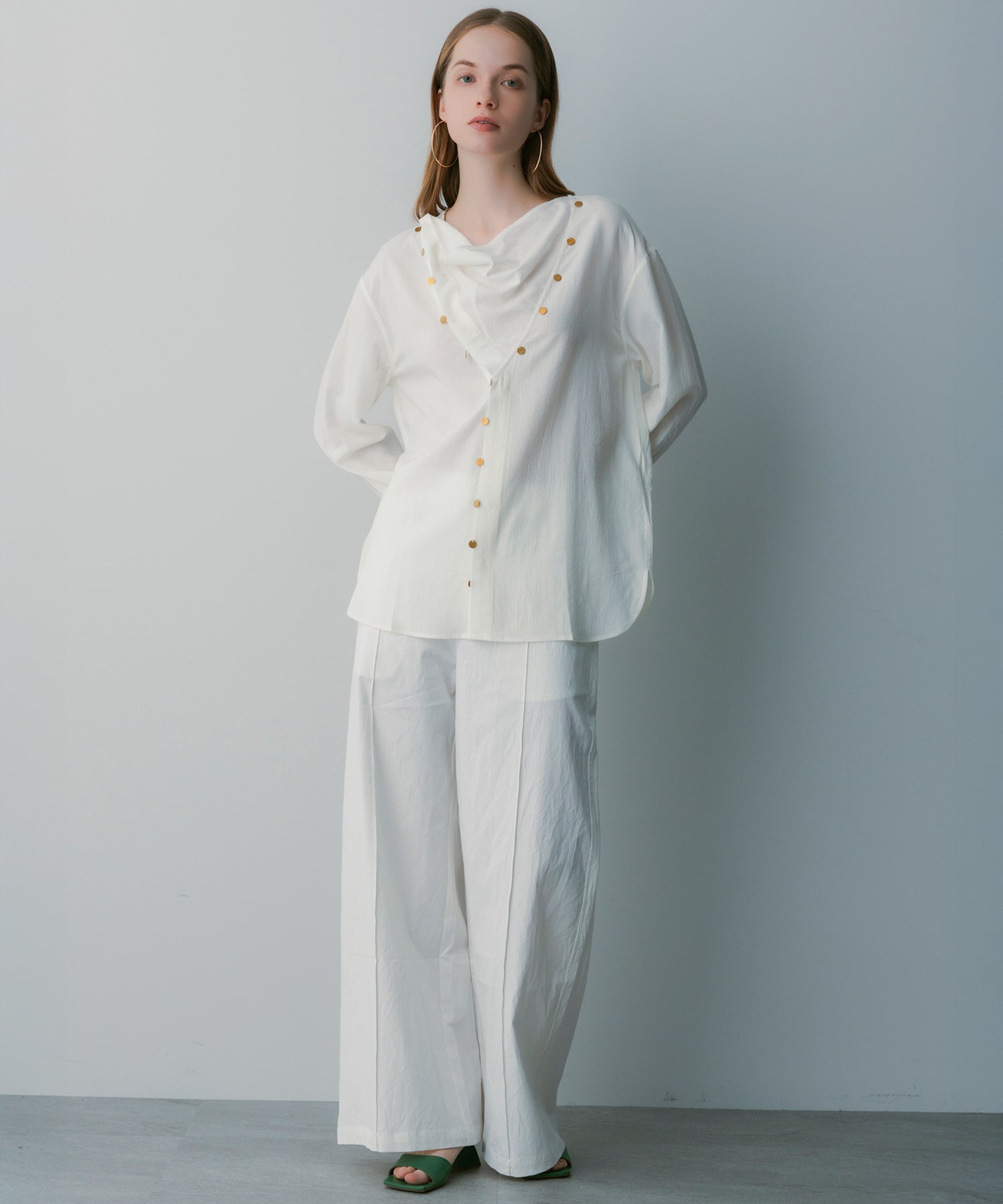 ホワイトワイドパンツ