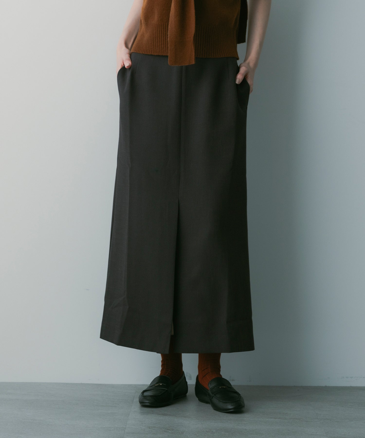 フロントスリットスカート