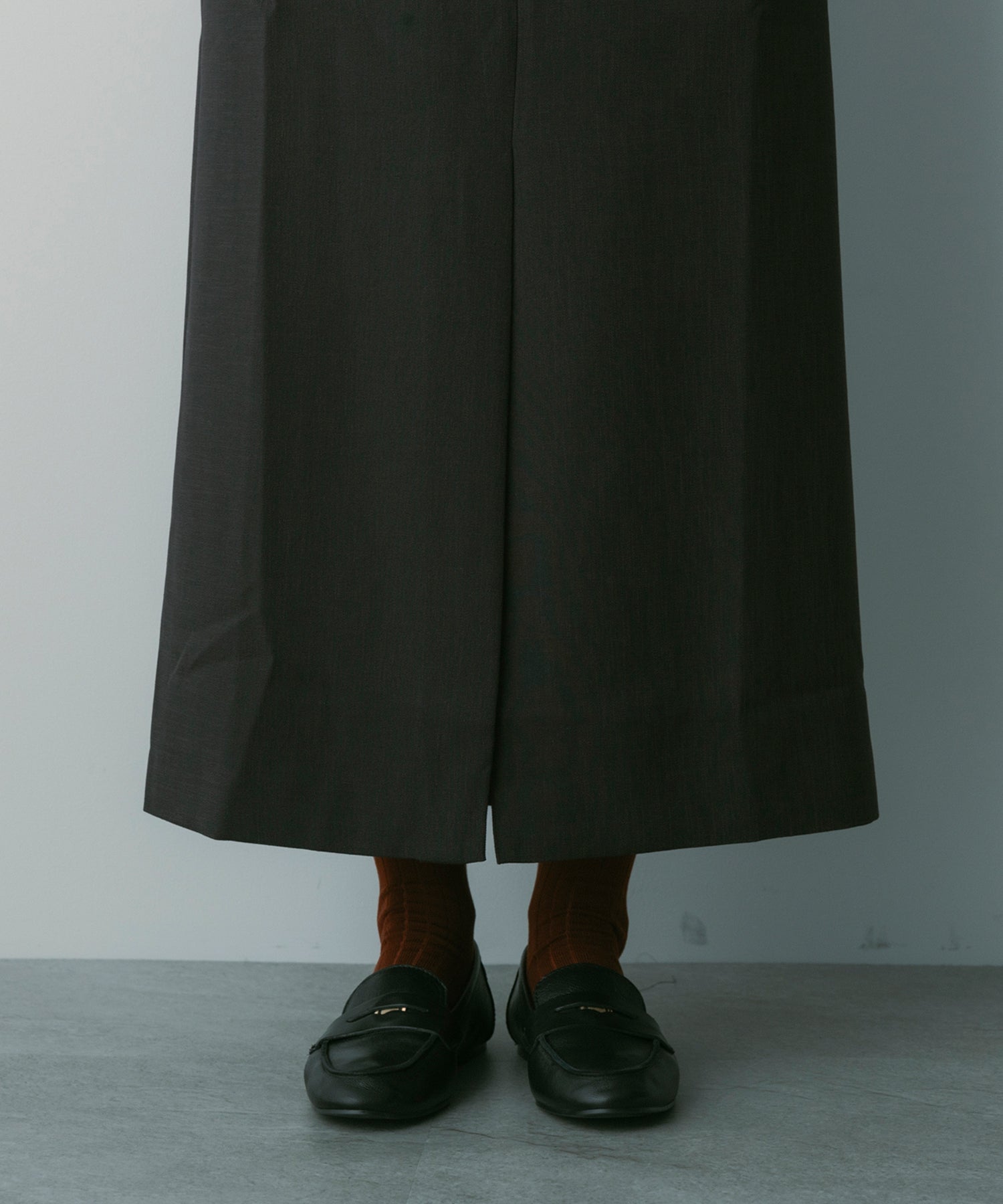 フロントスリットスカート