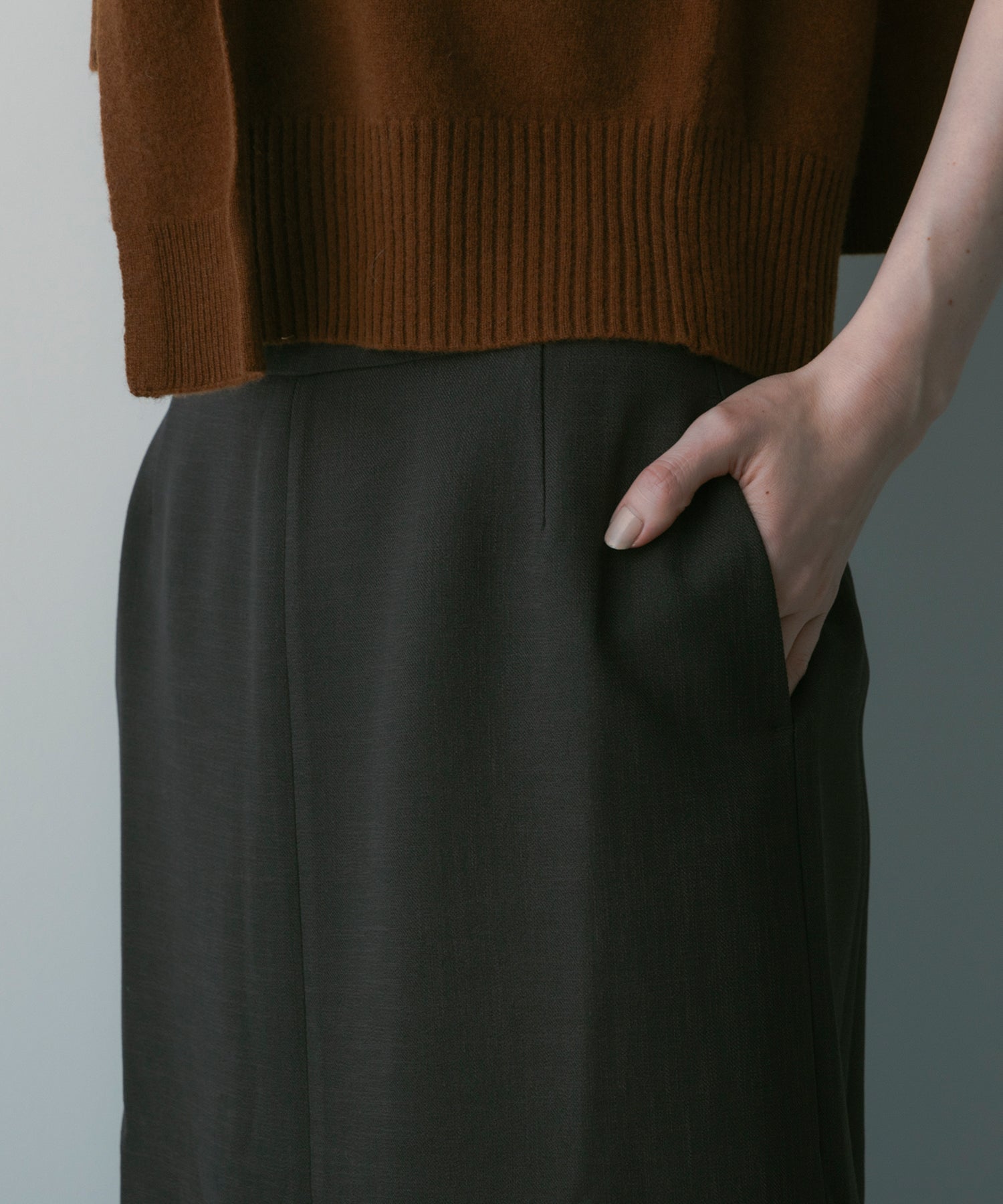 フロントスリットスカート