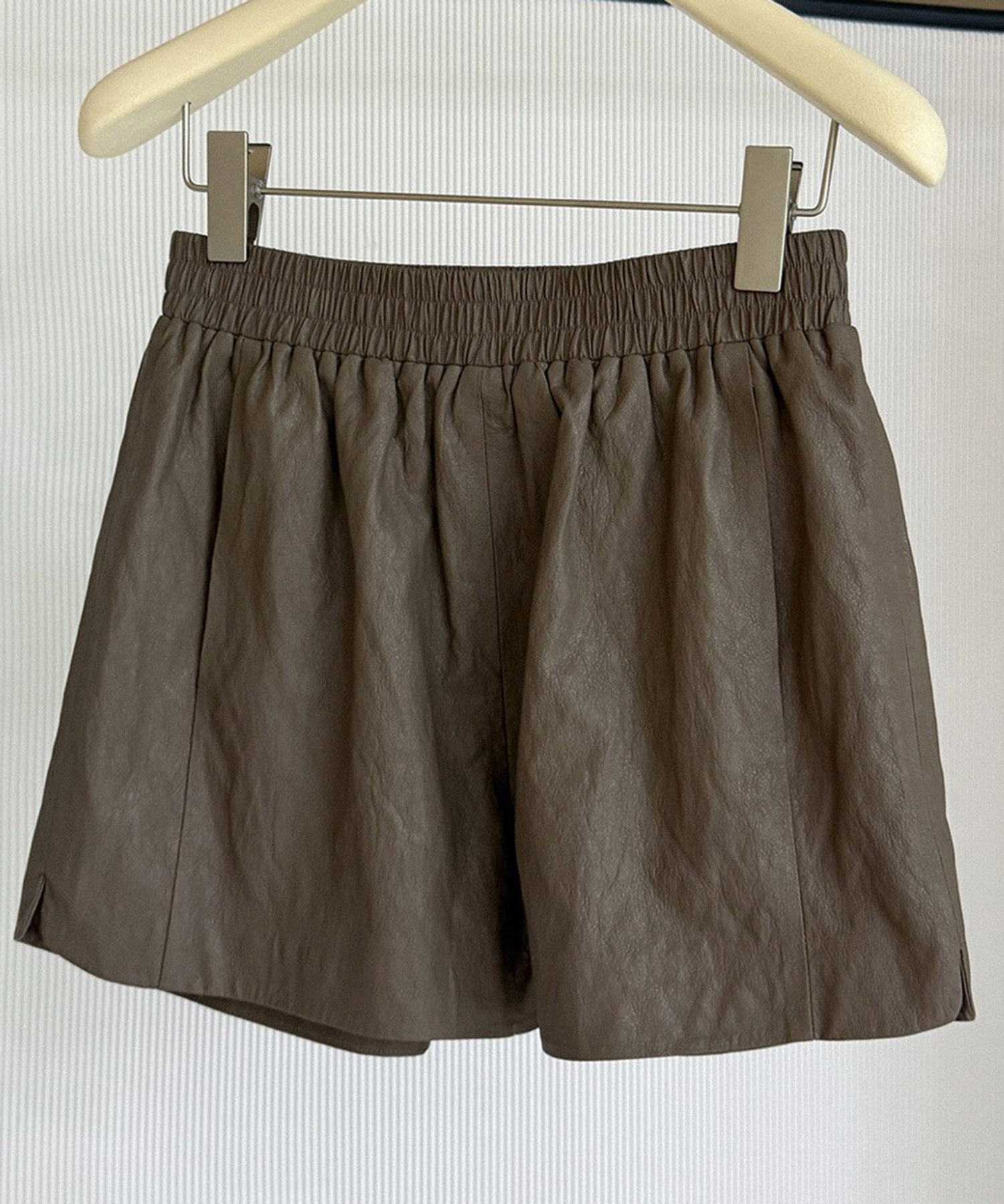 シンセティックレザー ショートパンツ