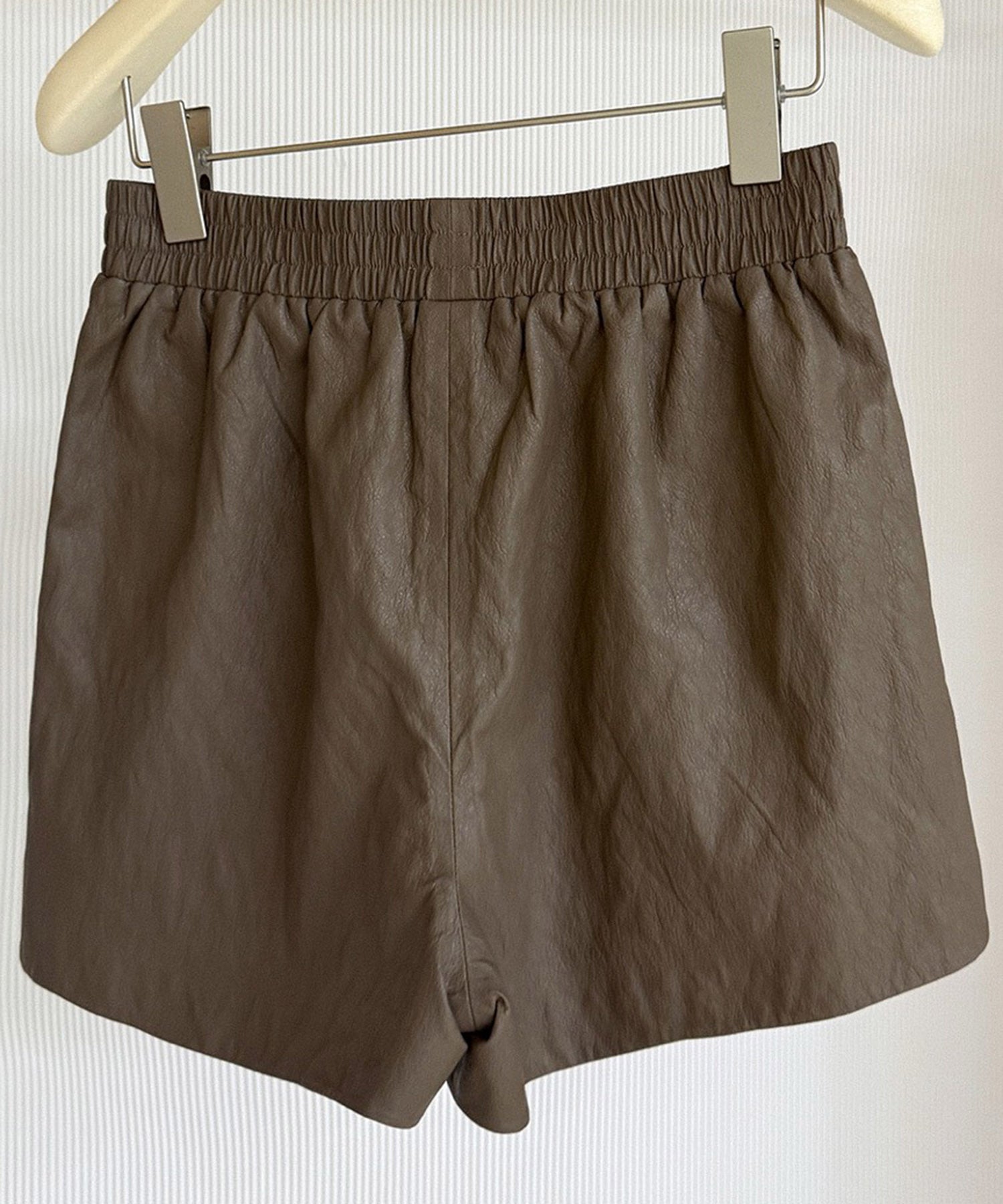 シンセティックレザー ショートパンツ