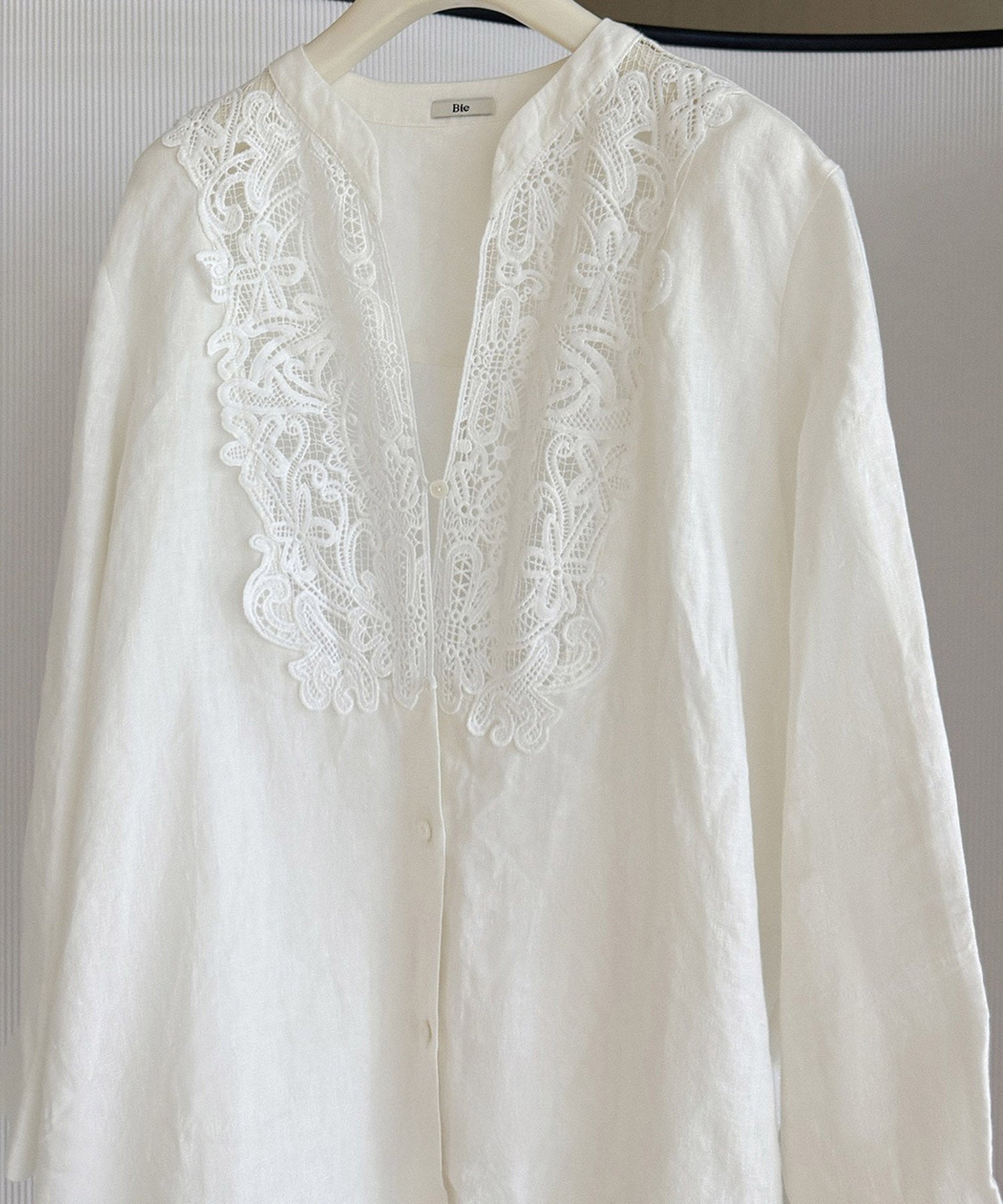 リネンレースカラーブラウス