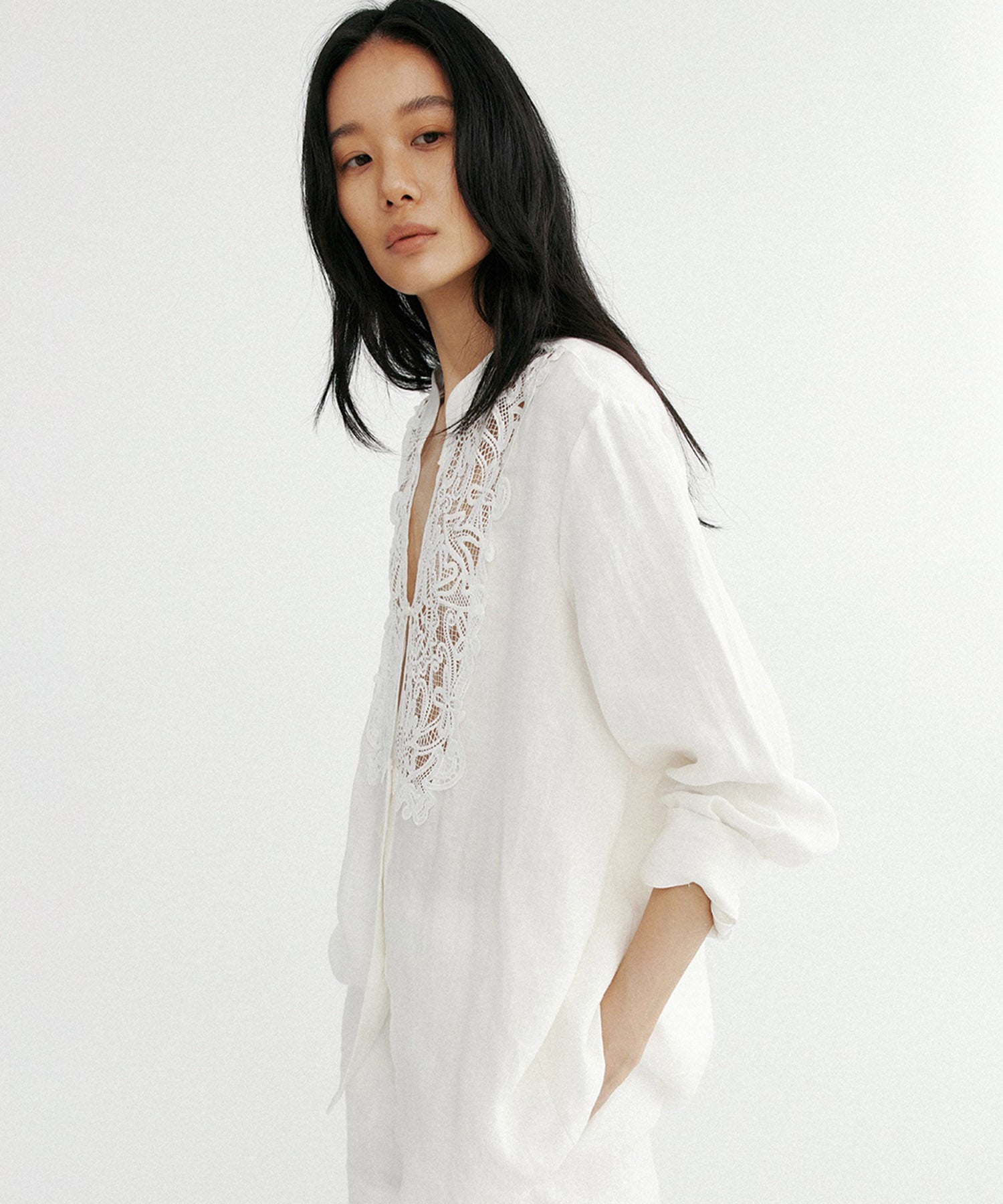 リネンレースカラーブラウス