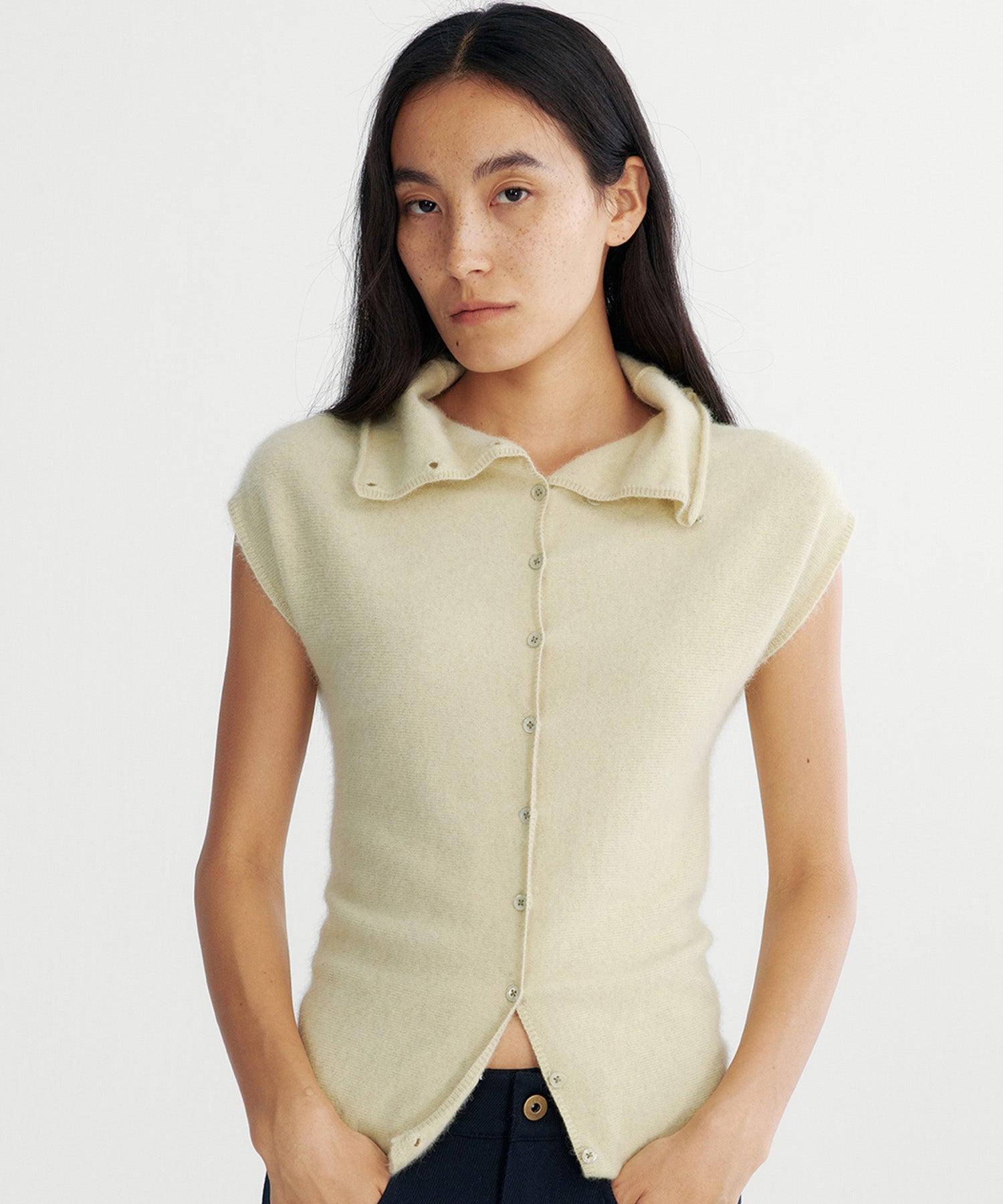 タートルネックニットベスト