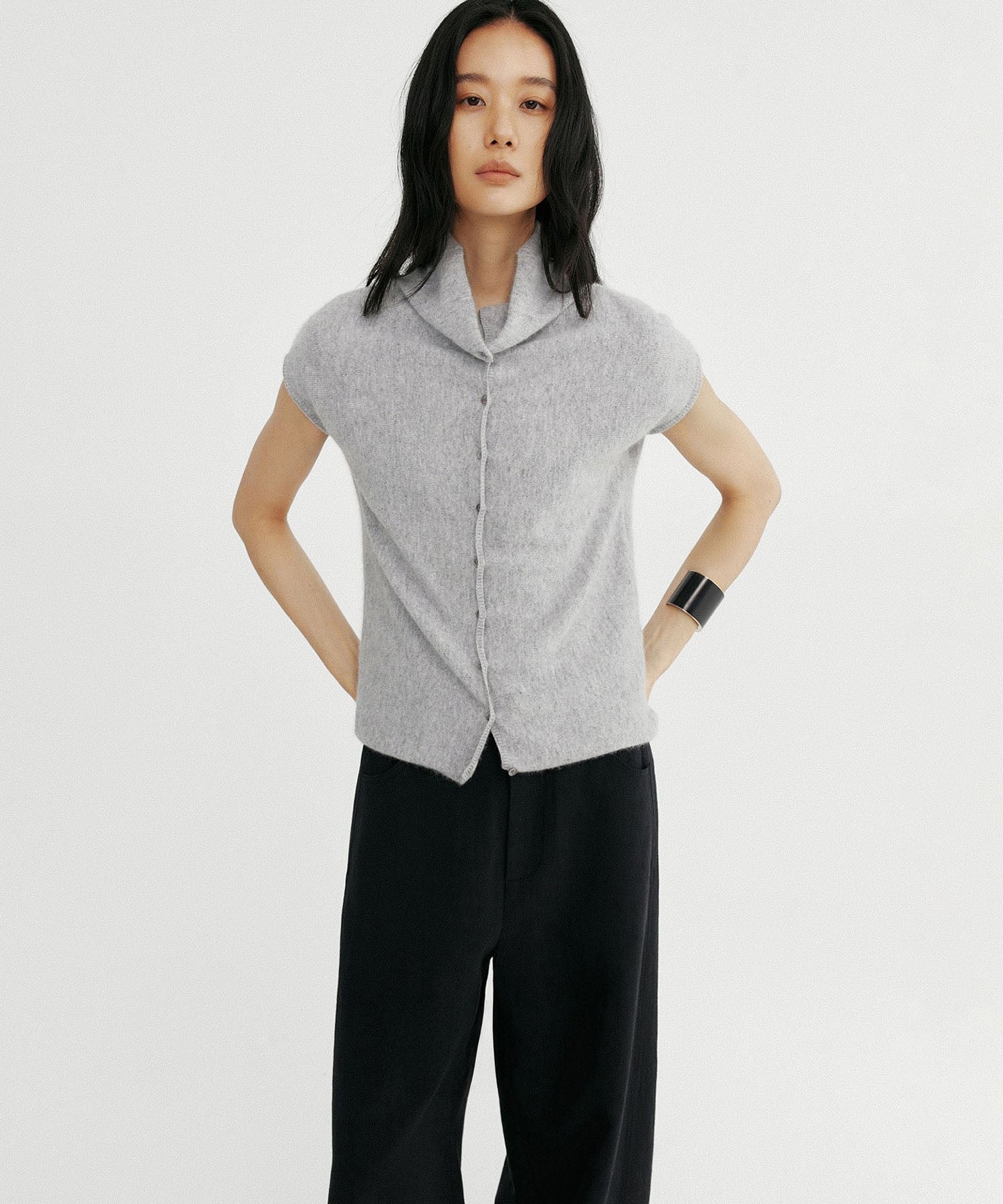 タートルネックニットベスト