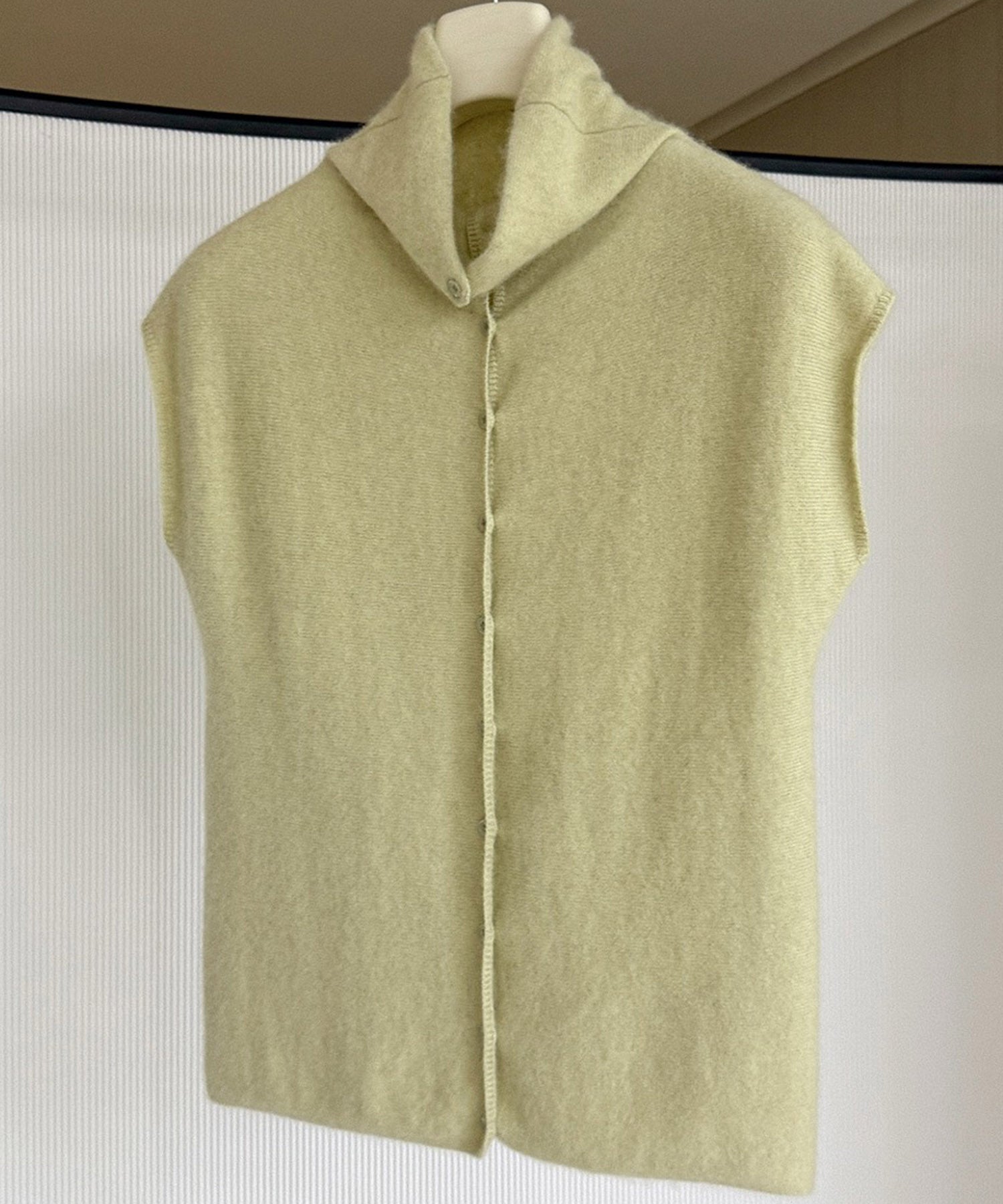 タートルネックニットベスト