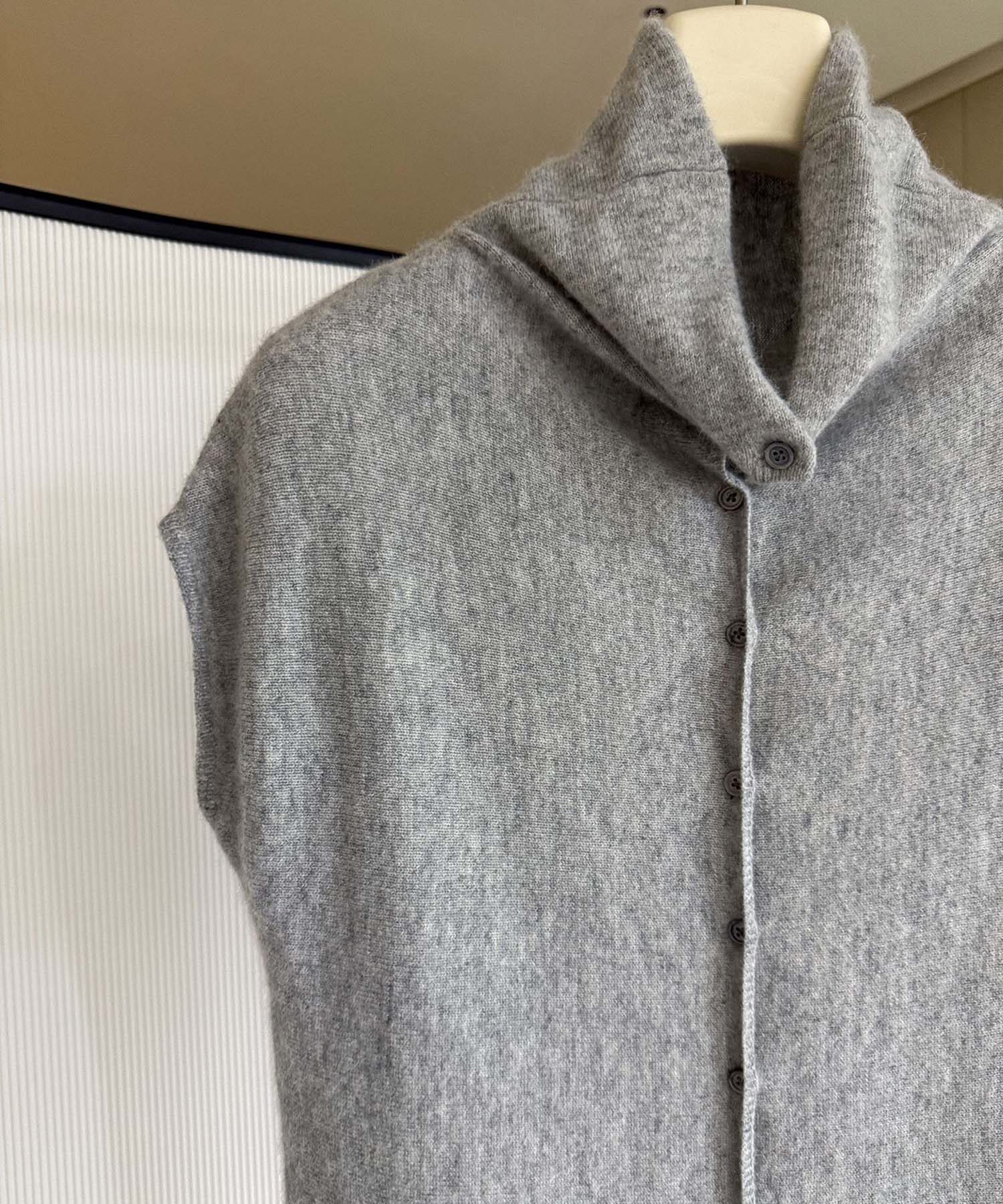 タートルネックニットベスト