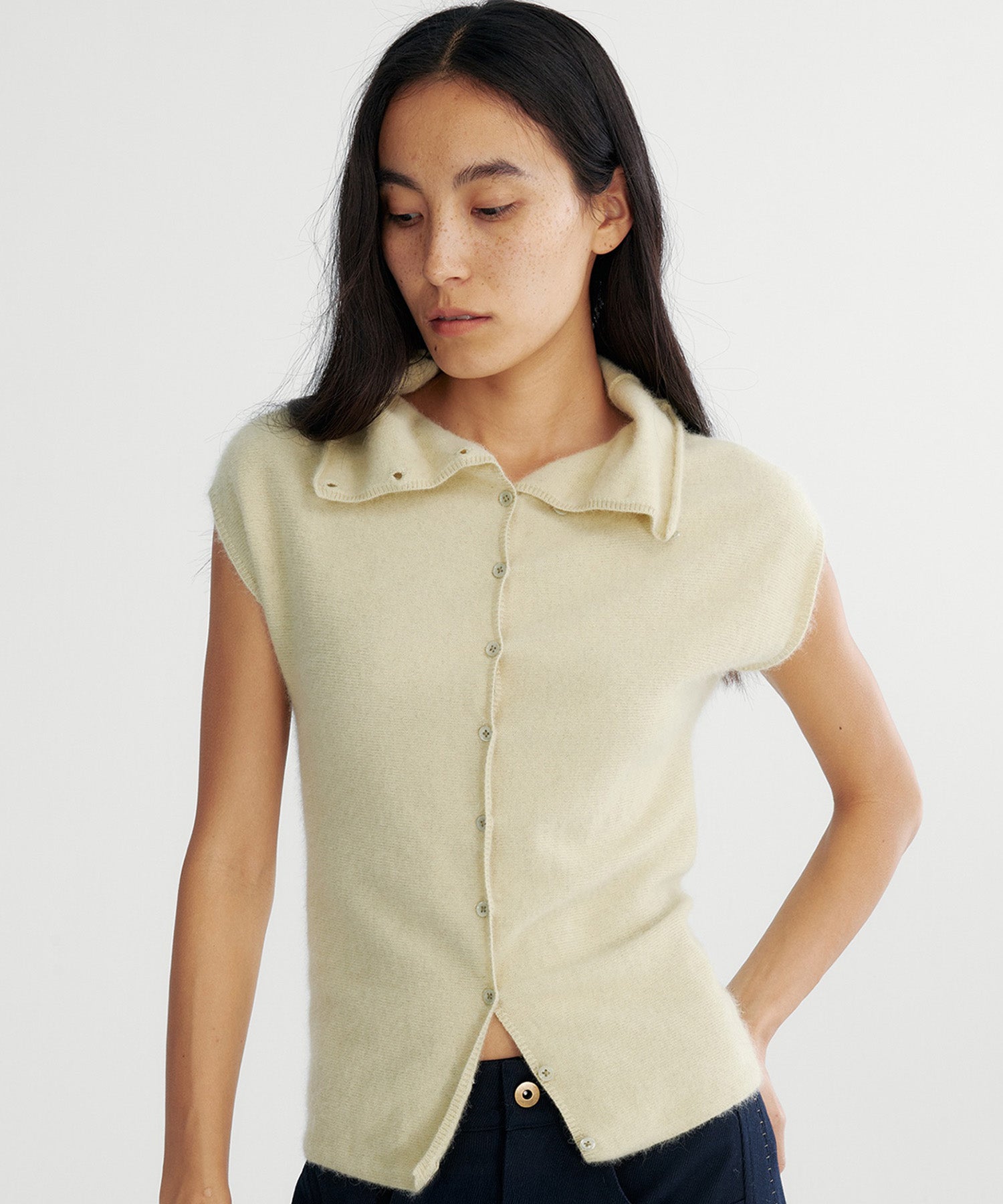 タートルネックニットベスト