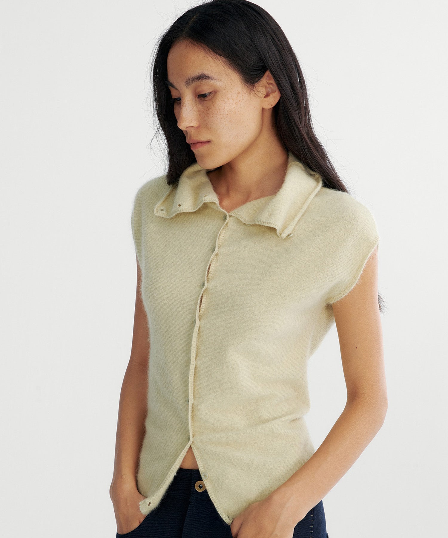 タートルネックニットベスト